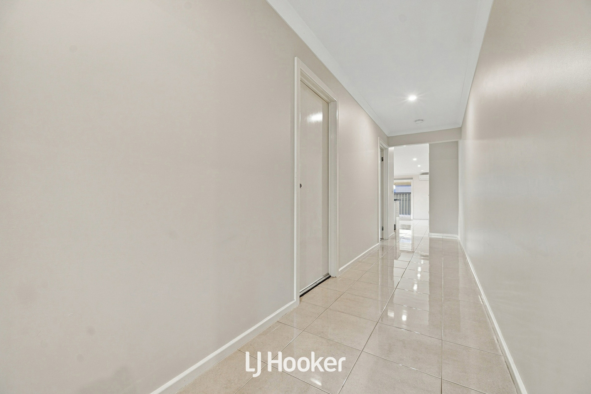 42 Elmslie Drive — photo 7 of 22