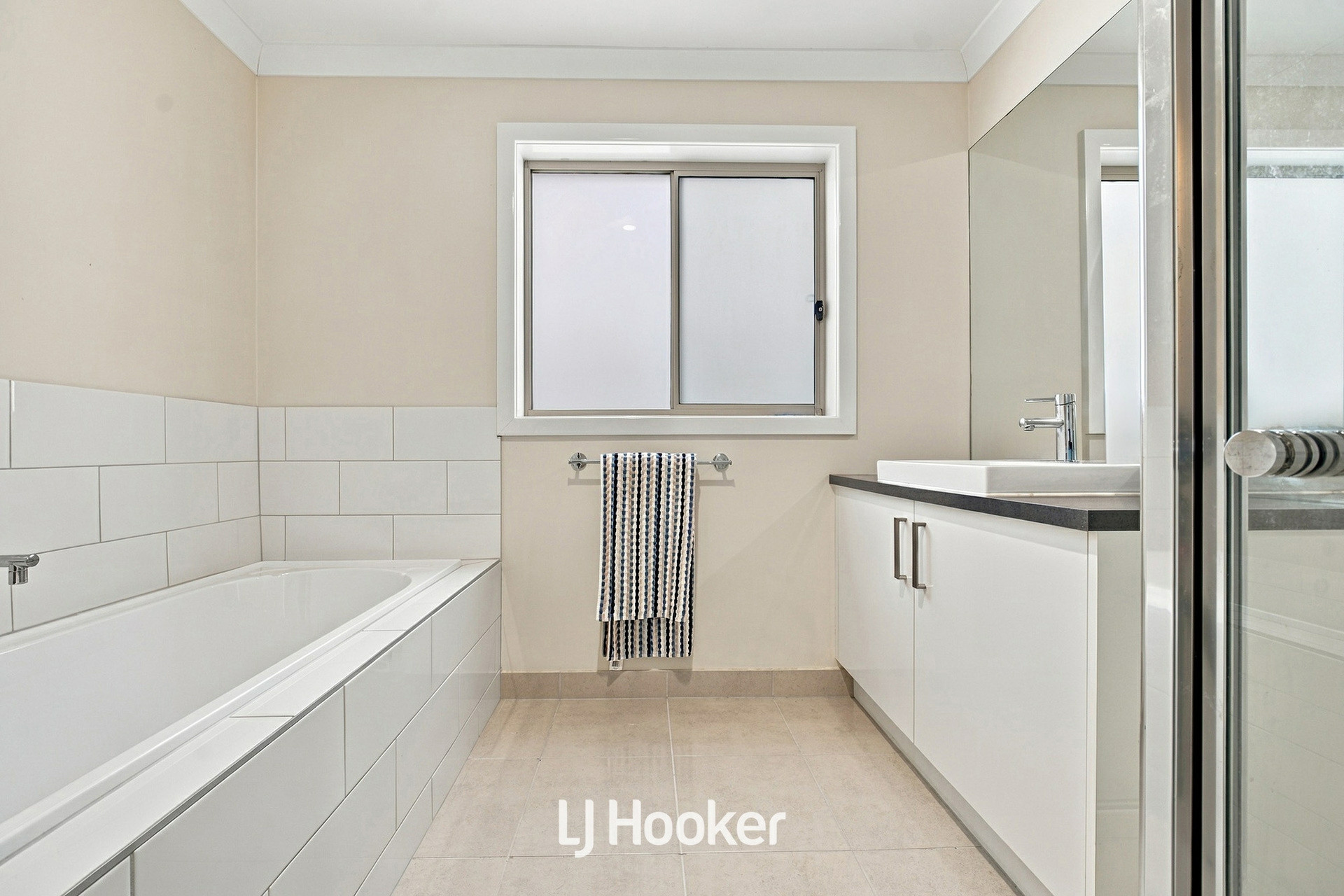 42 Elmslie Drive — photo 9 of 22