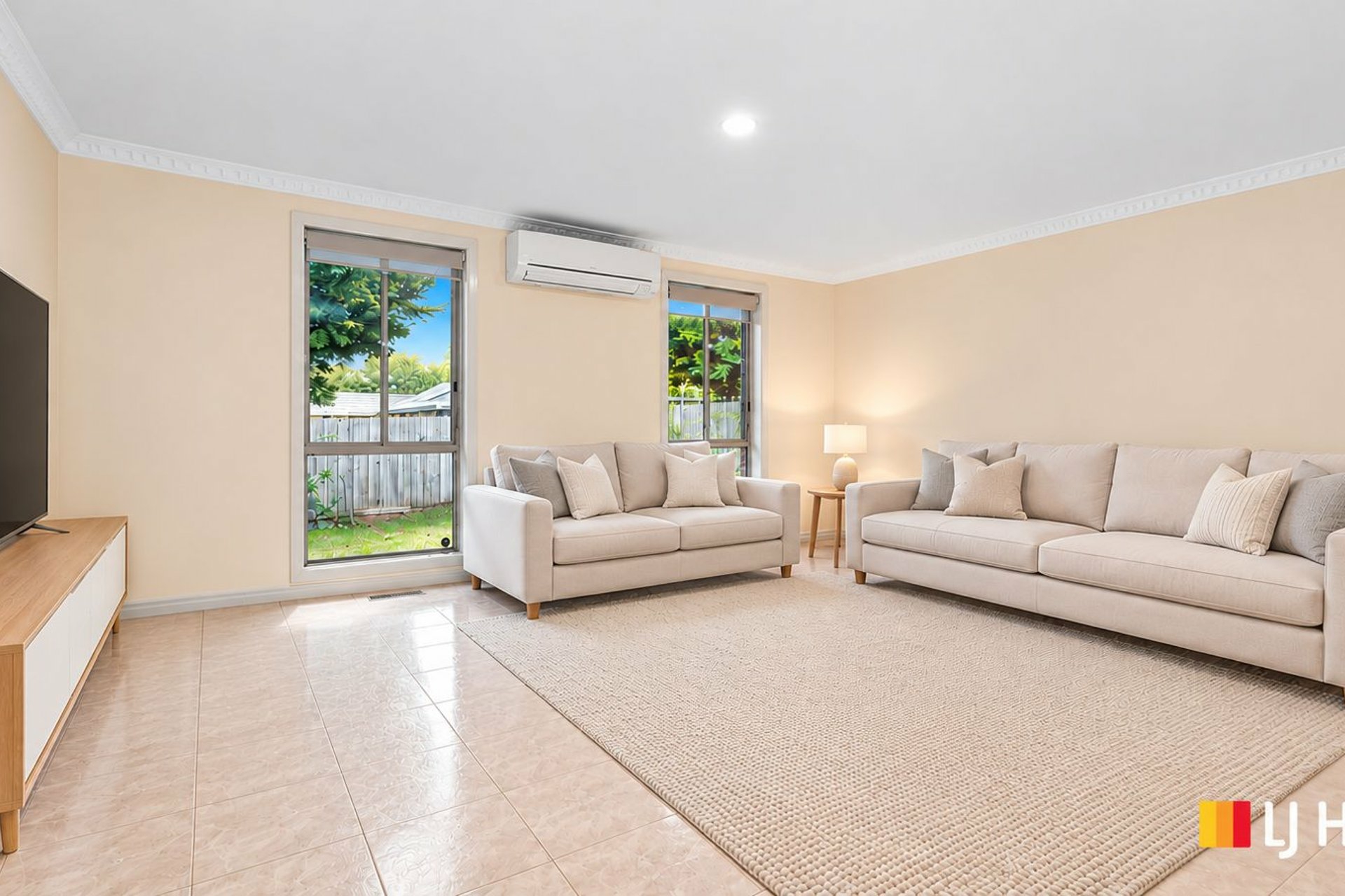 8 Amberly Park Drive — photo 3 of 14