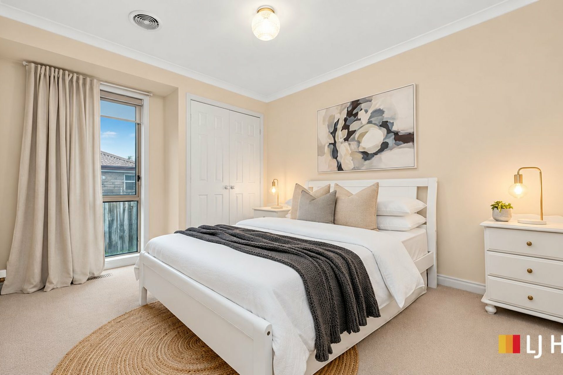 8 Amberly Park Drive — photo 10 of 14