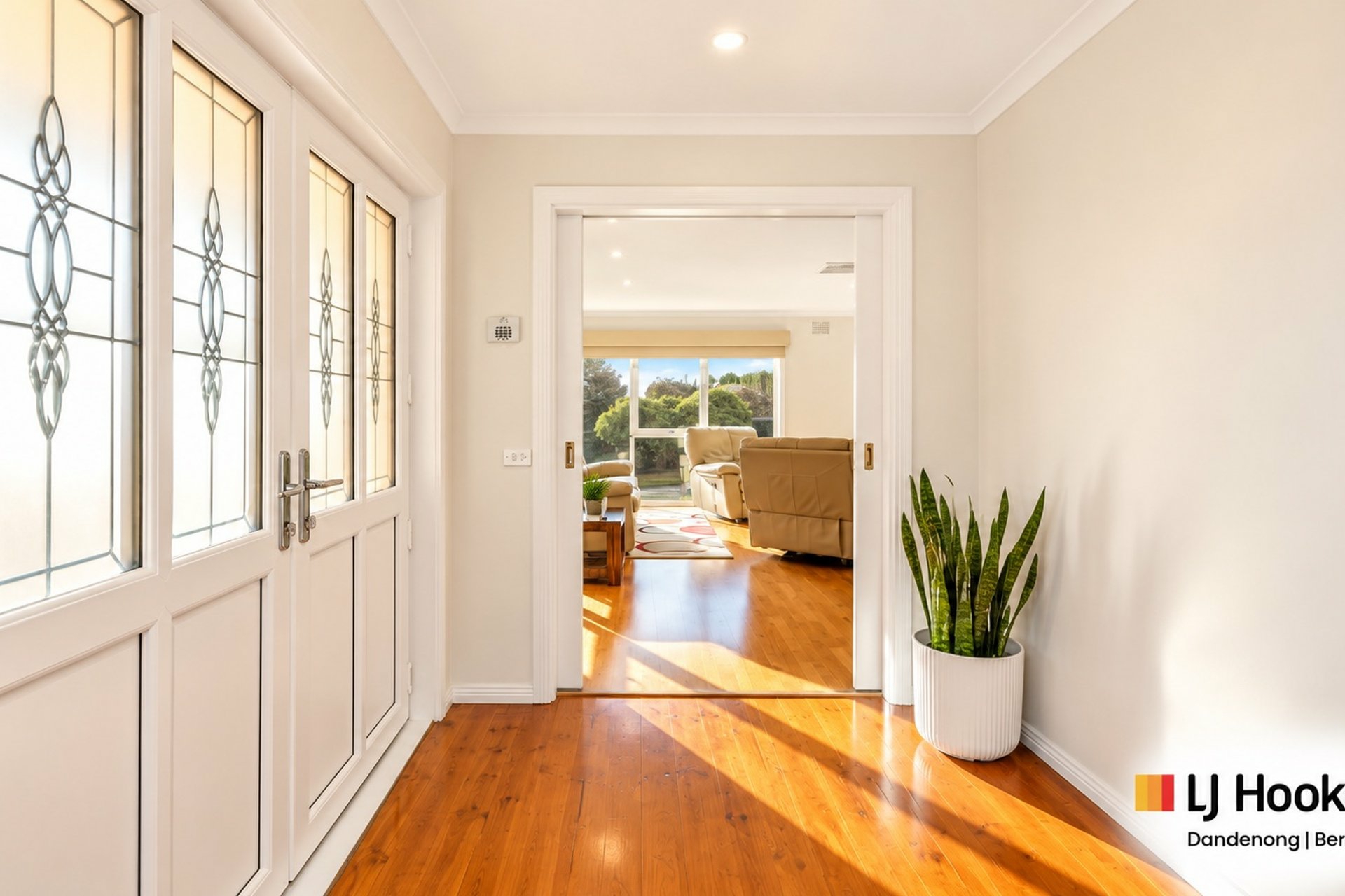 19 Chalcot Drive — photo 3 of 15