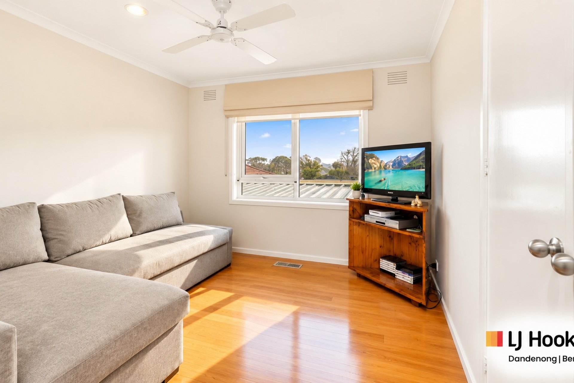 19 Chalcot Drive — photo 5 of 15