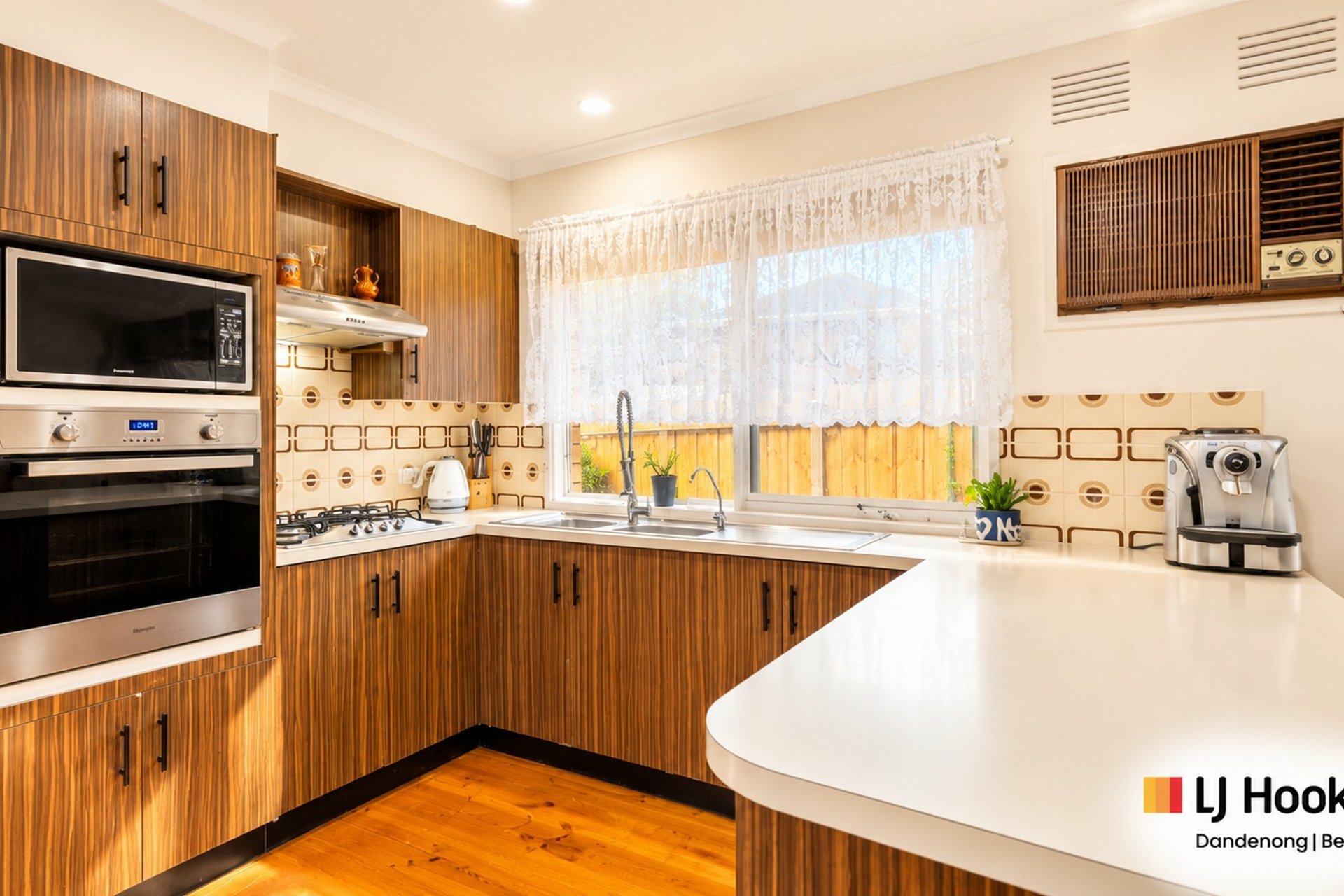 19 Chalcot Drive — photo 8 of 15