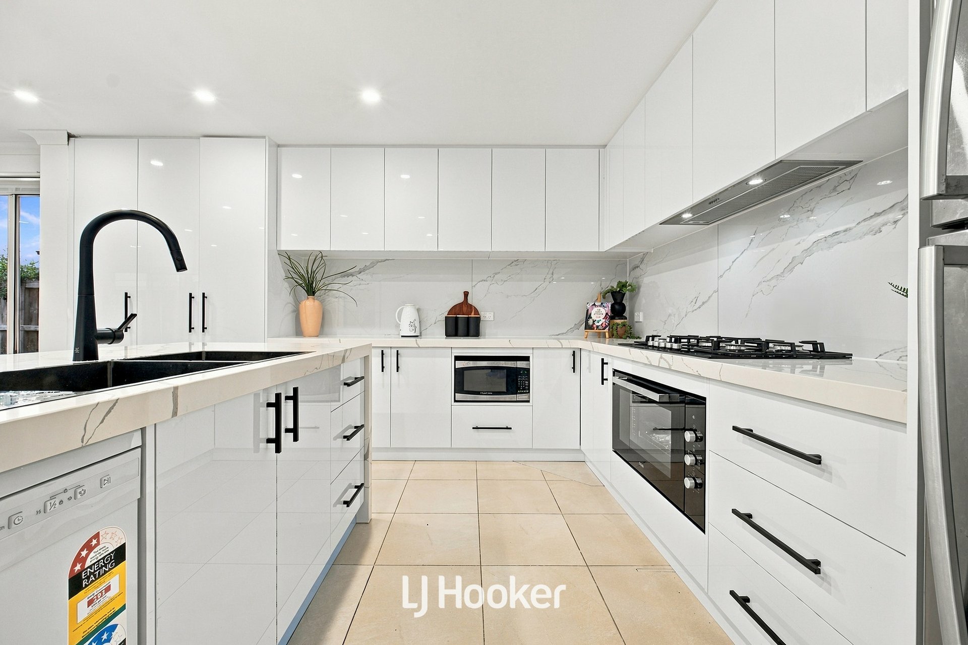 15 Sussex Avenue — photo 8 of 22