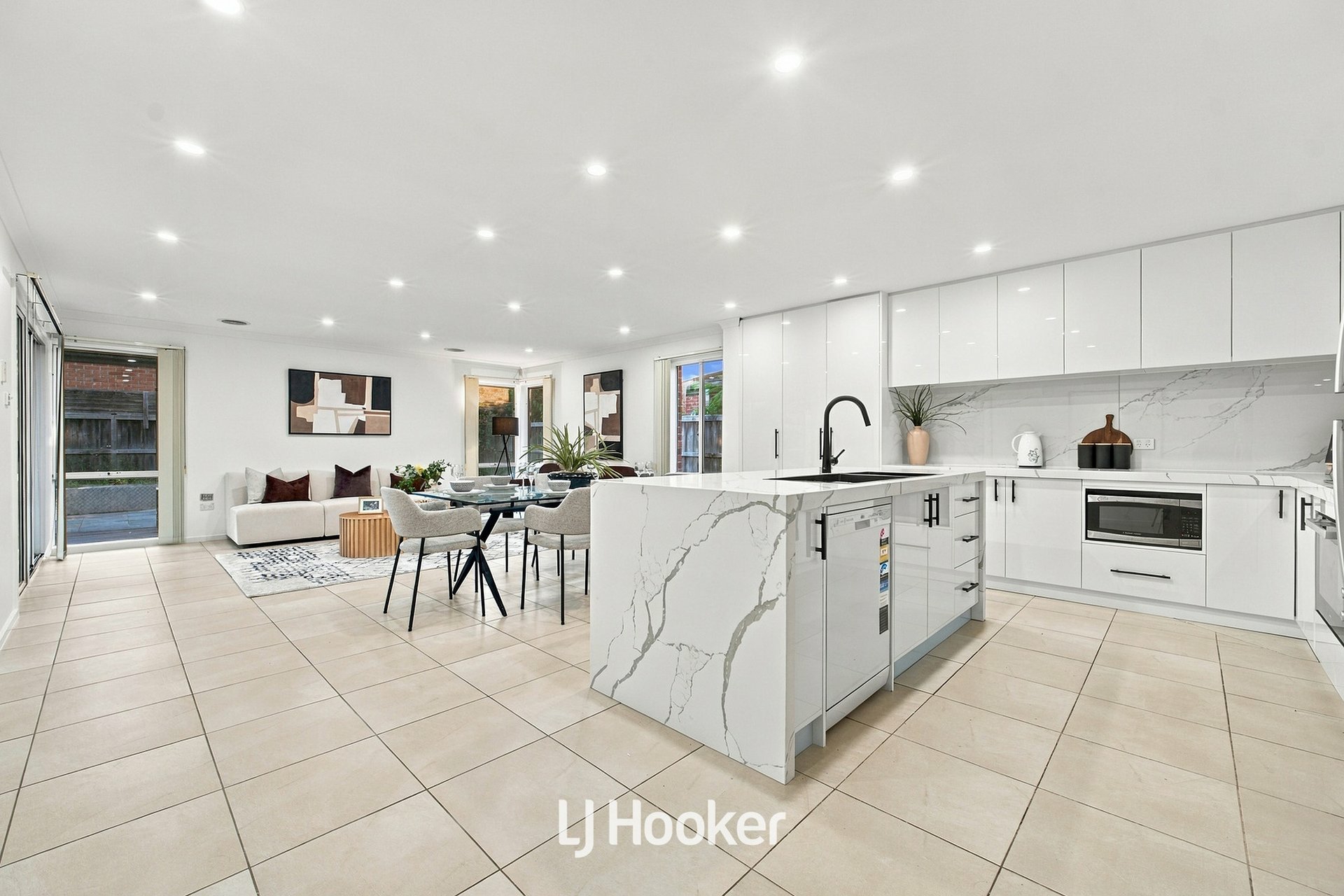 15 Sussex Avenue — photo 9 of 22