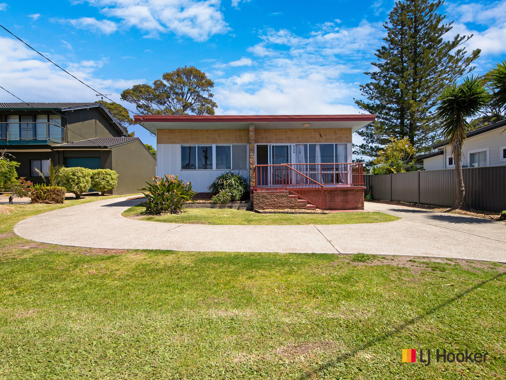 556 Beach Road, DENHAMS BEACH