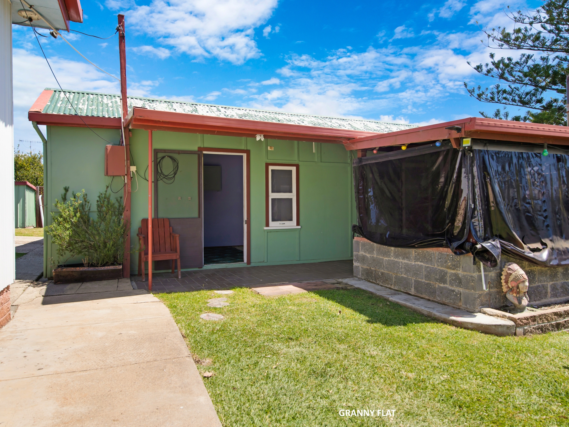 556 Beach Road, DENHAMS BEACH