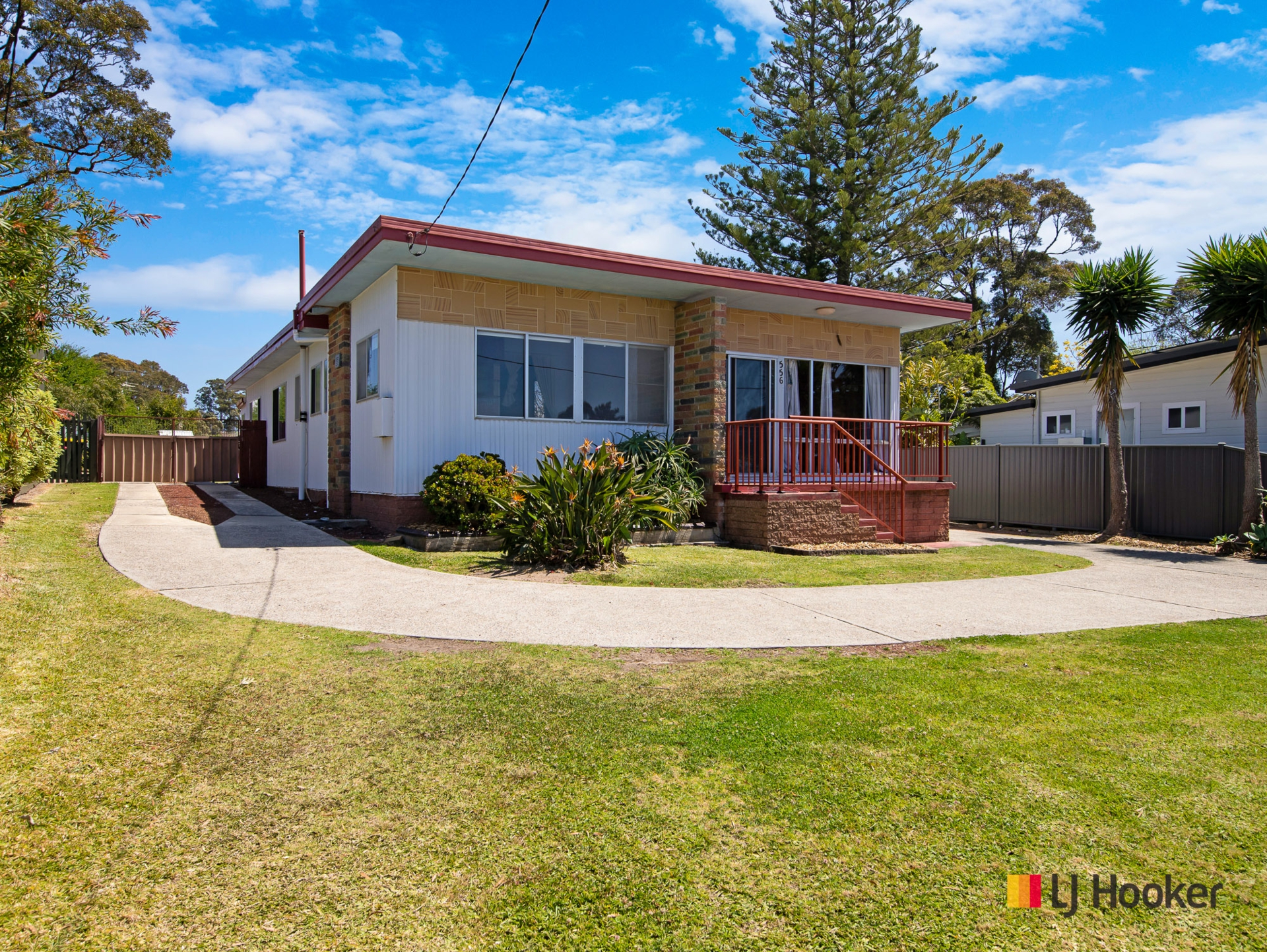 556 Beach Road, DENHAMS BEACH