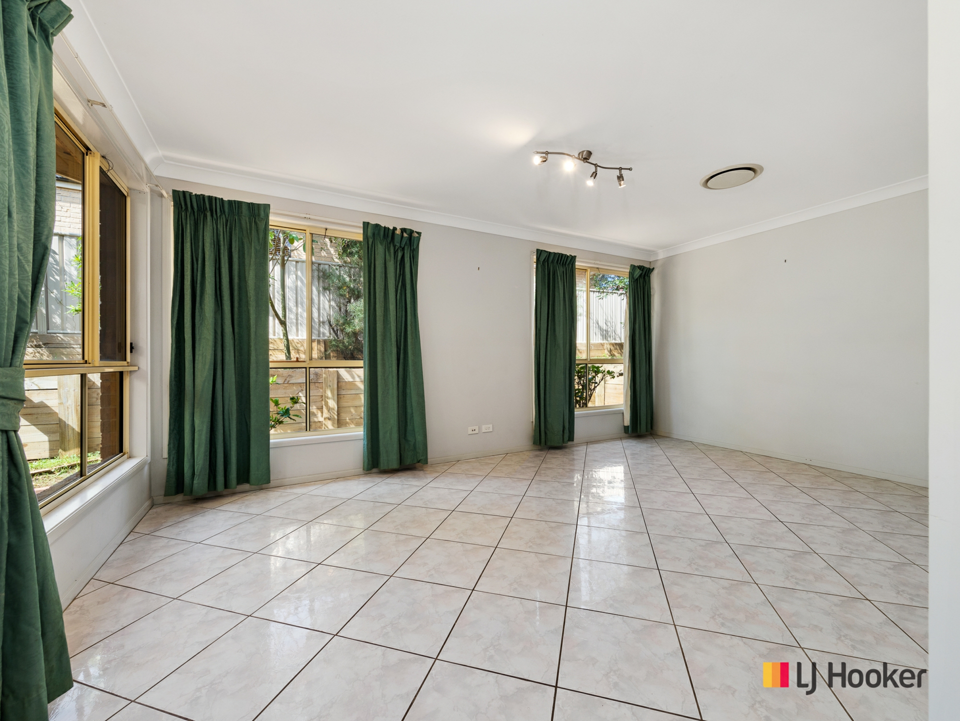 8 John Forrest Place, SUNSHINE BAY