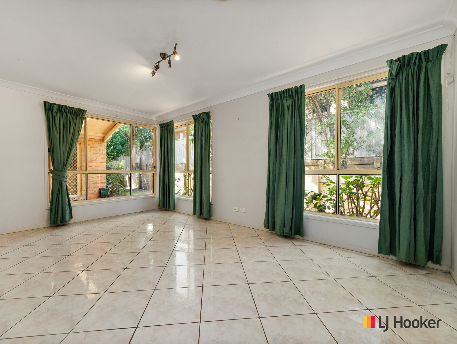 8 John Forrest Place, SUNSHINE BAY