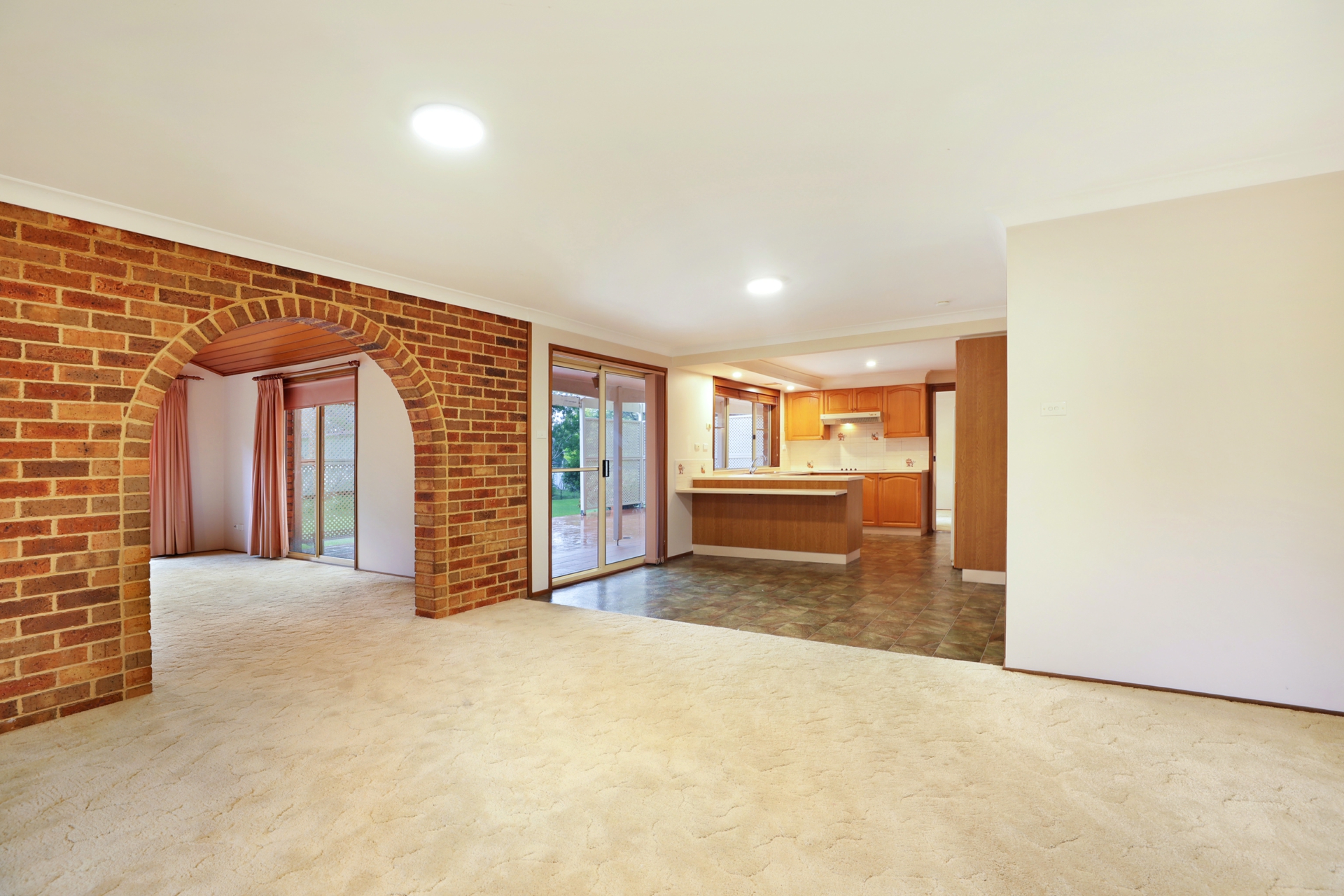 1 Lynne Close — photo 3 of 12