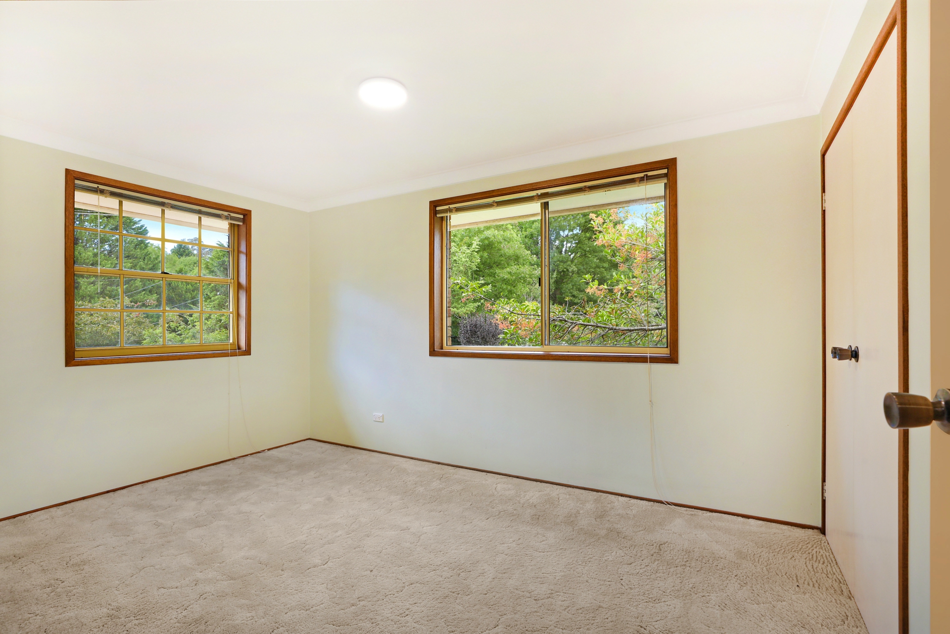 1 Lynne Close — photo 8 of 12