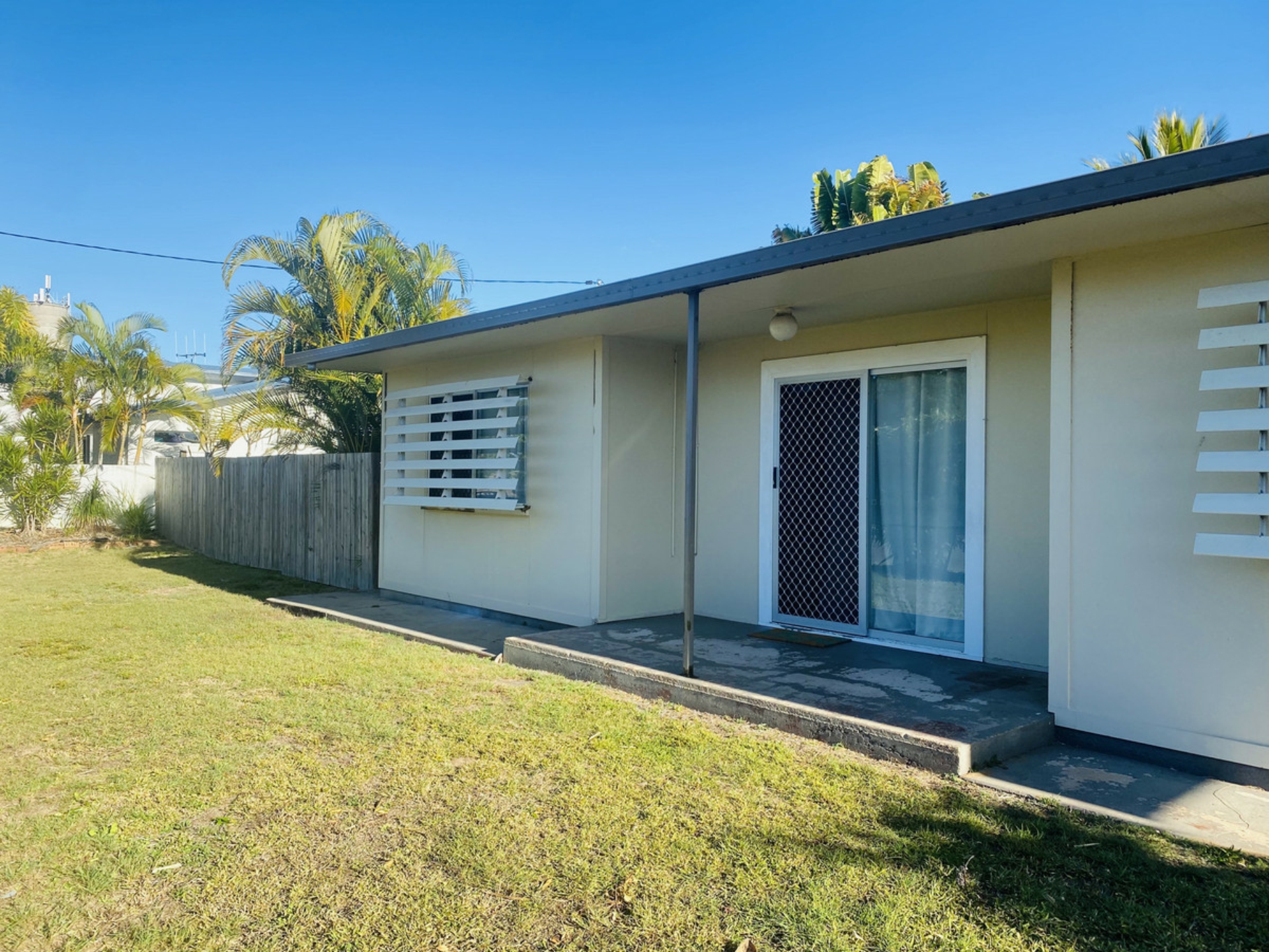 15 Palm Court, MOORE PARK BEACH