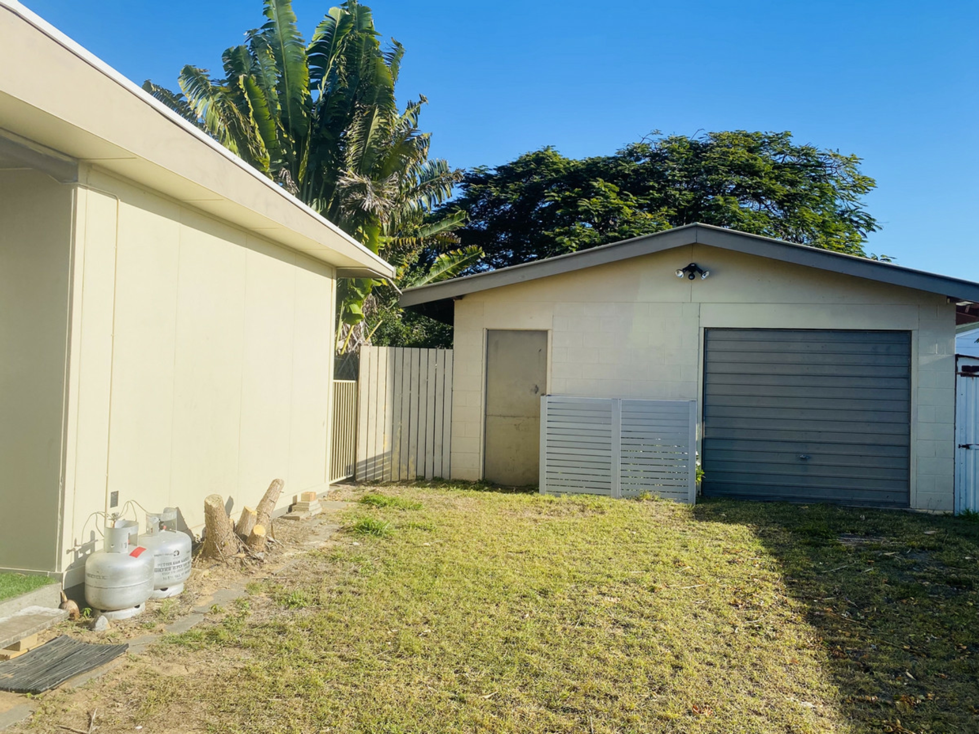 15 Palm Court, MOORE PARK BEACH
