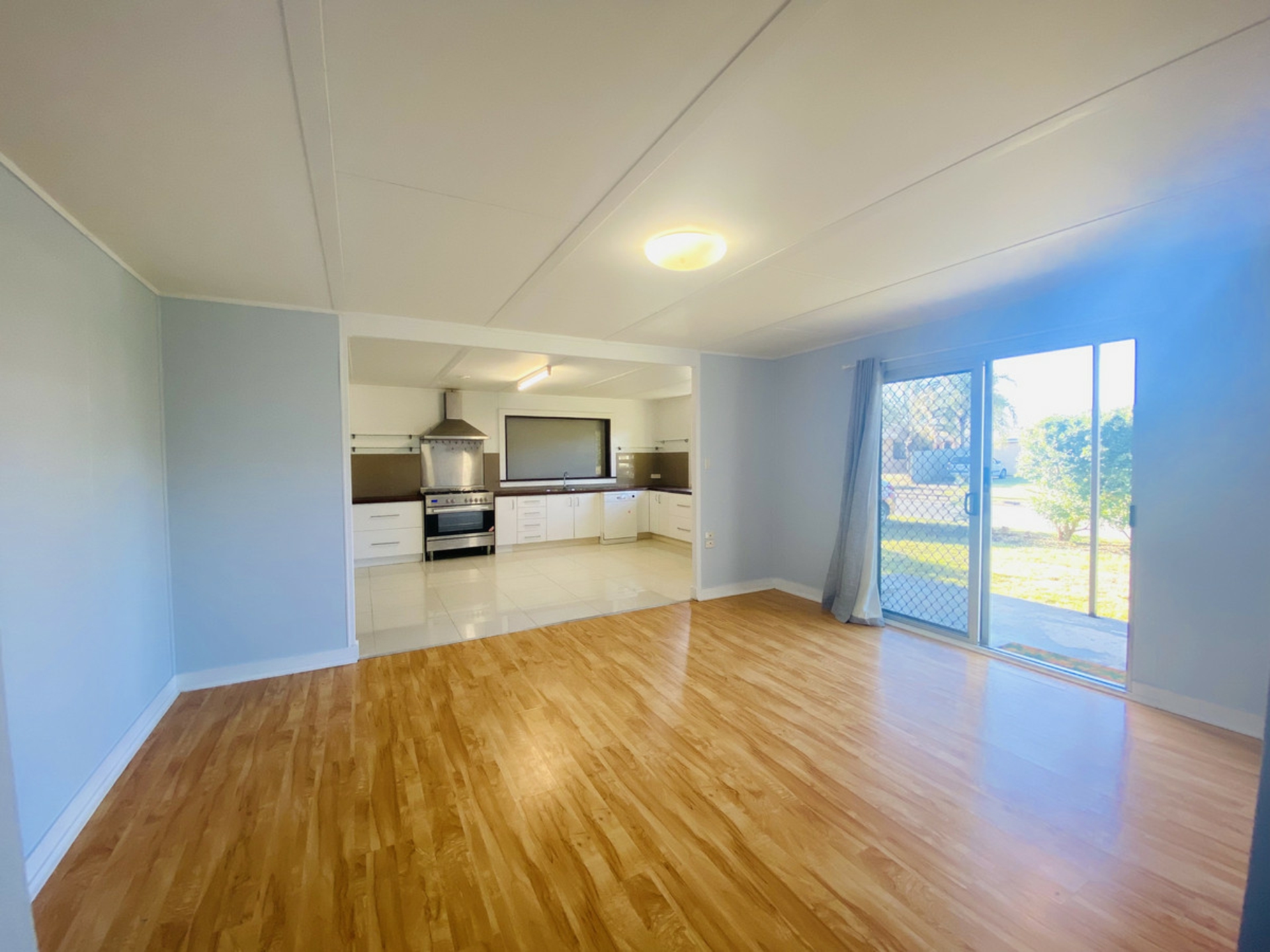 15 Palm Court, MOORE PARK BEACH