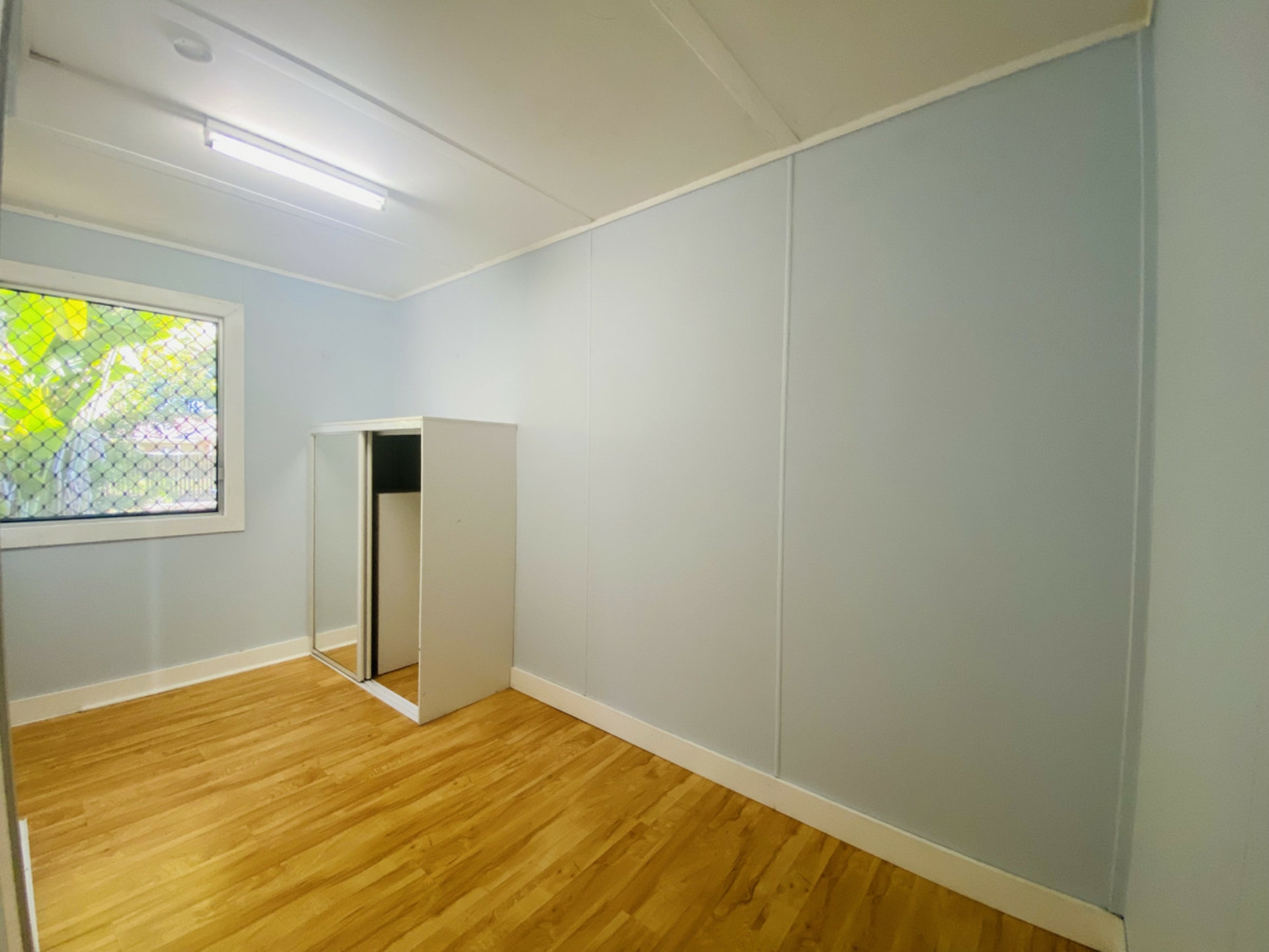 15 Palm Court, MOORE PARK BEACH
