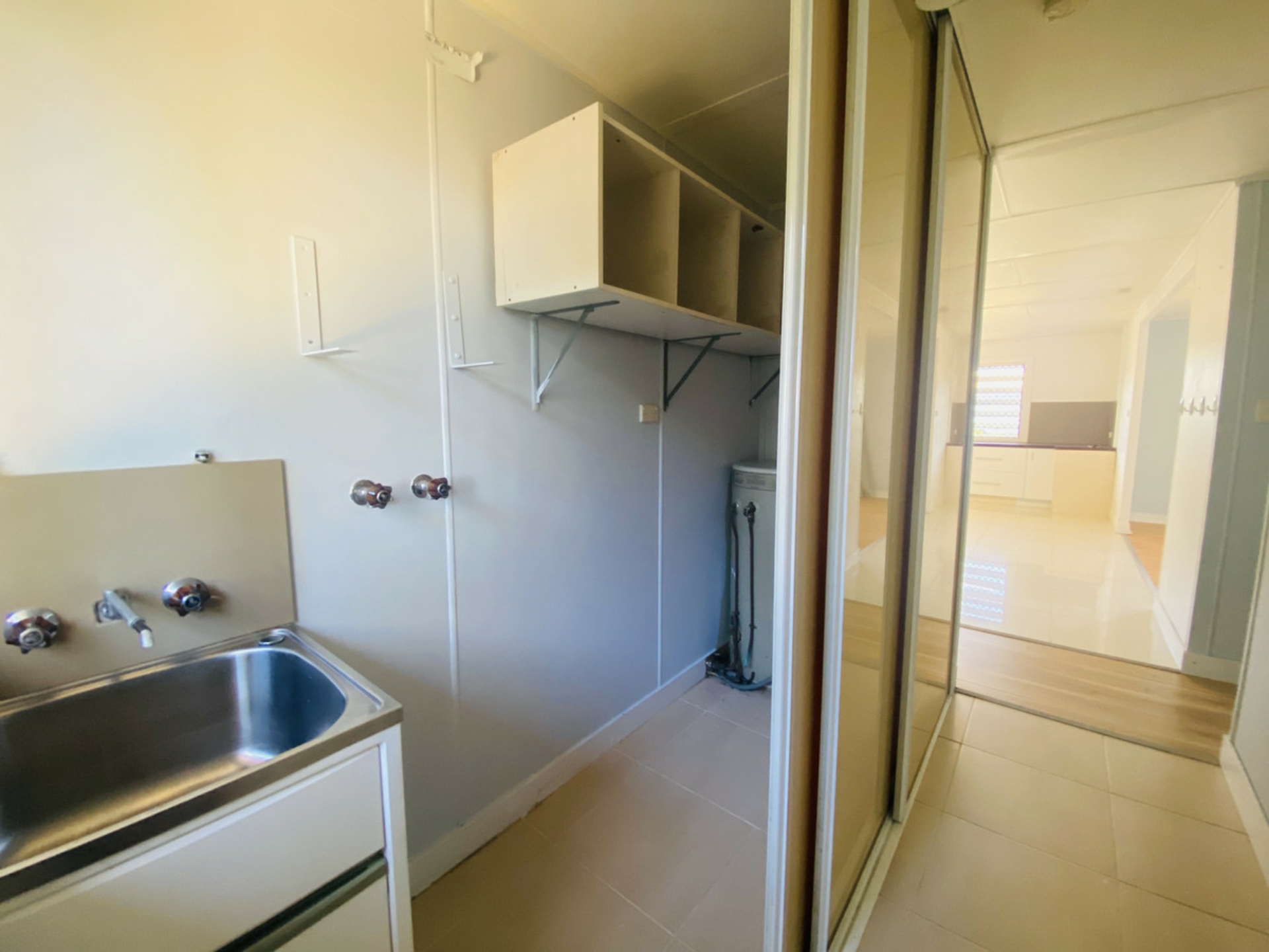 15 Palm Court, MOORE PARK BEACH