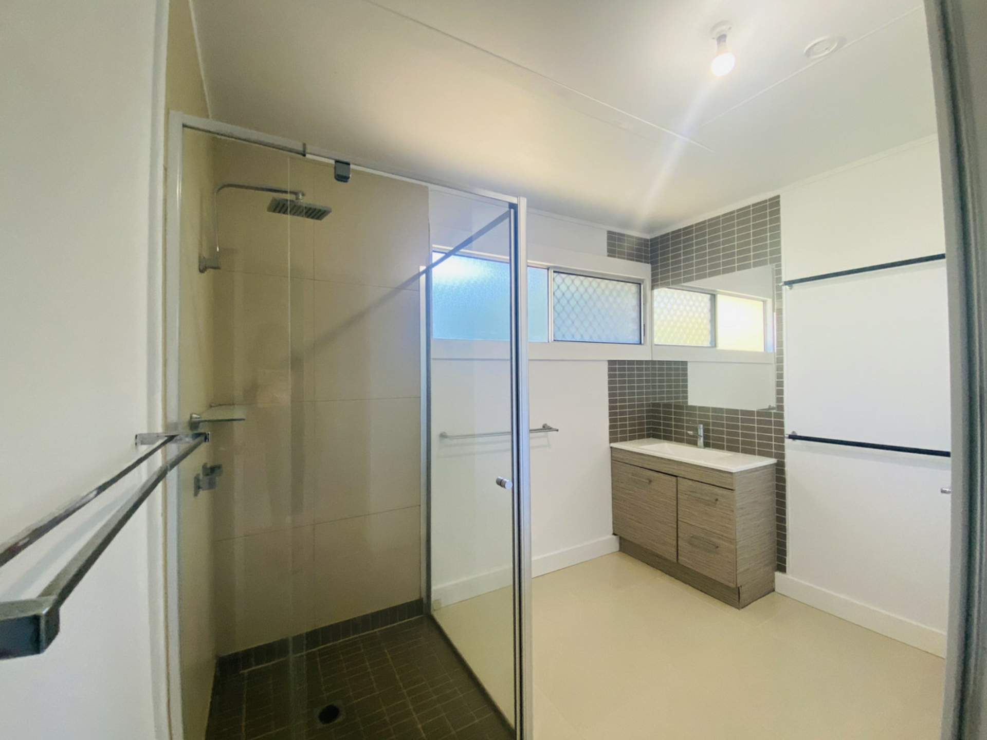15 Palm Court, MOORE PARK BEACH