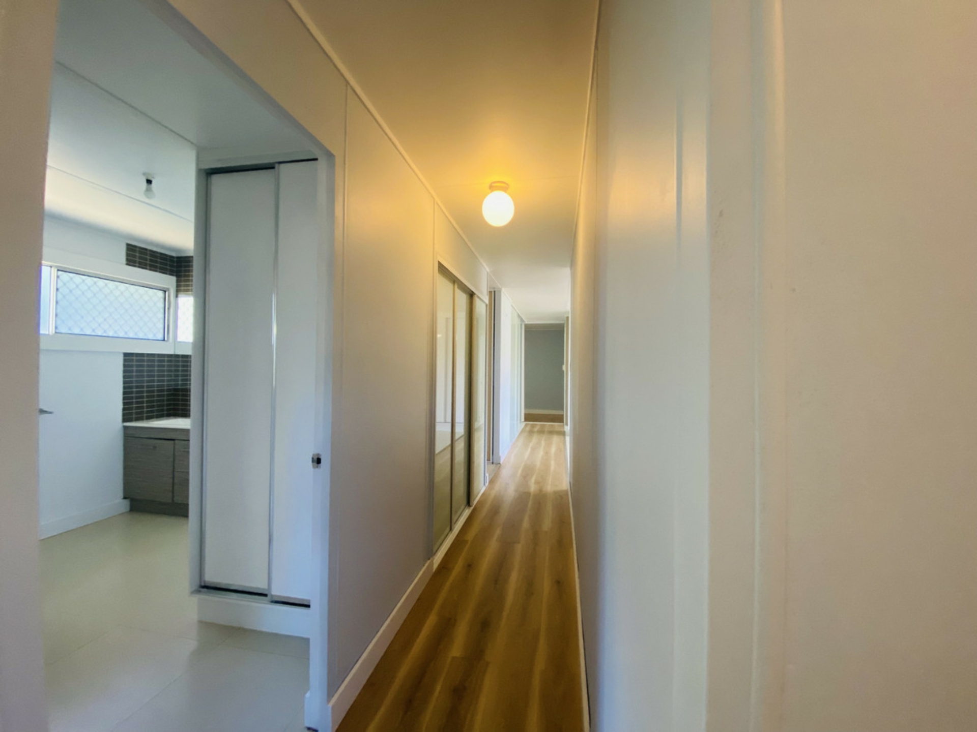 15 Palm Court, MOORE PARK BEACH