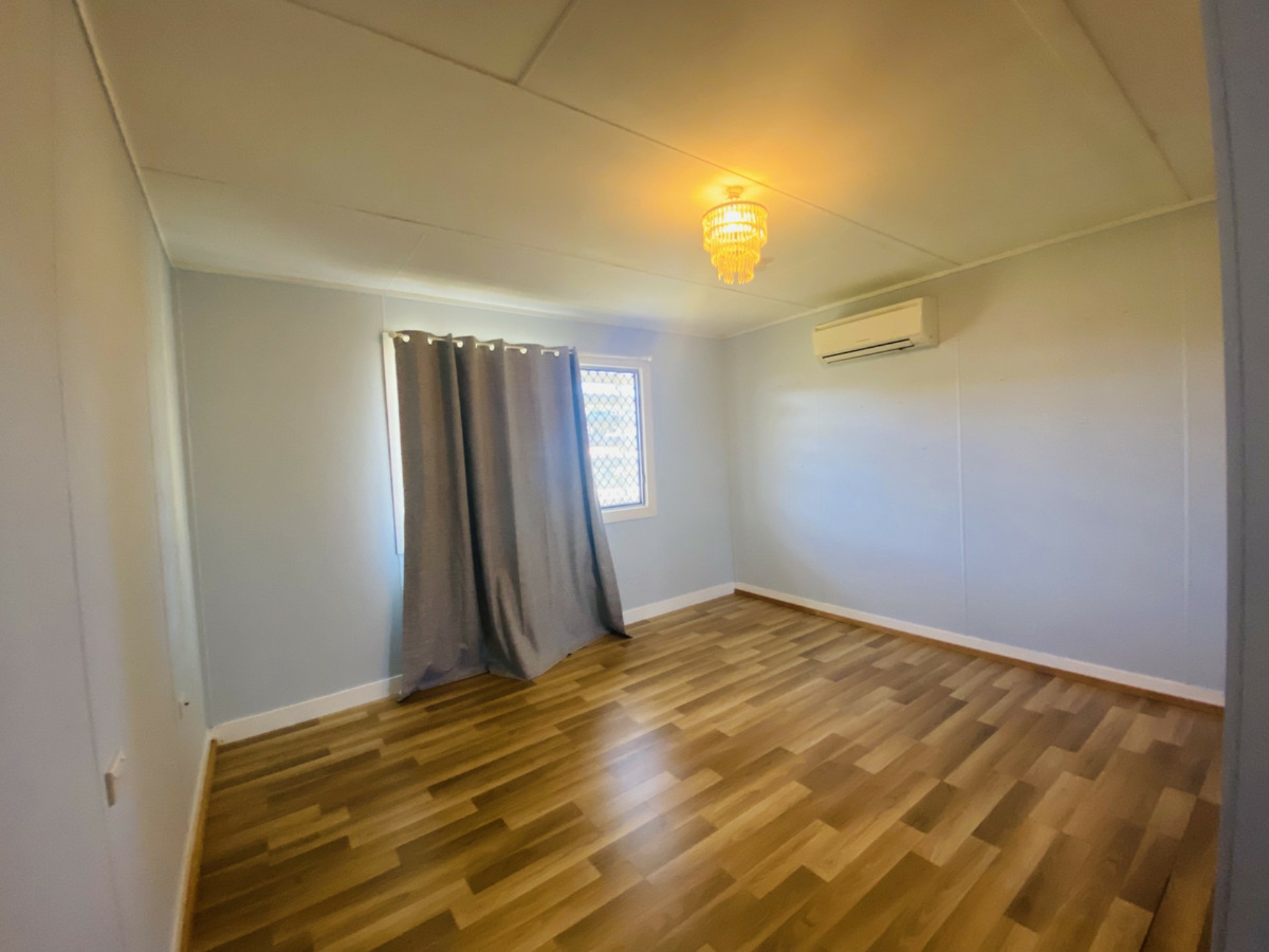 15 Palm Court, MOORE PARK BEACH
