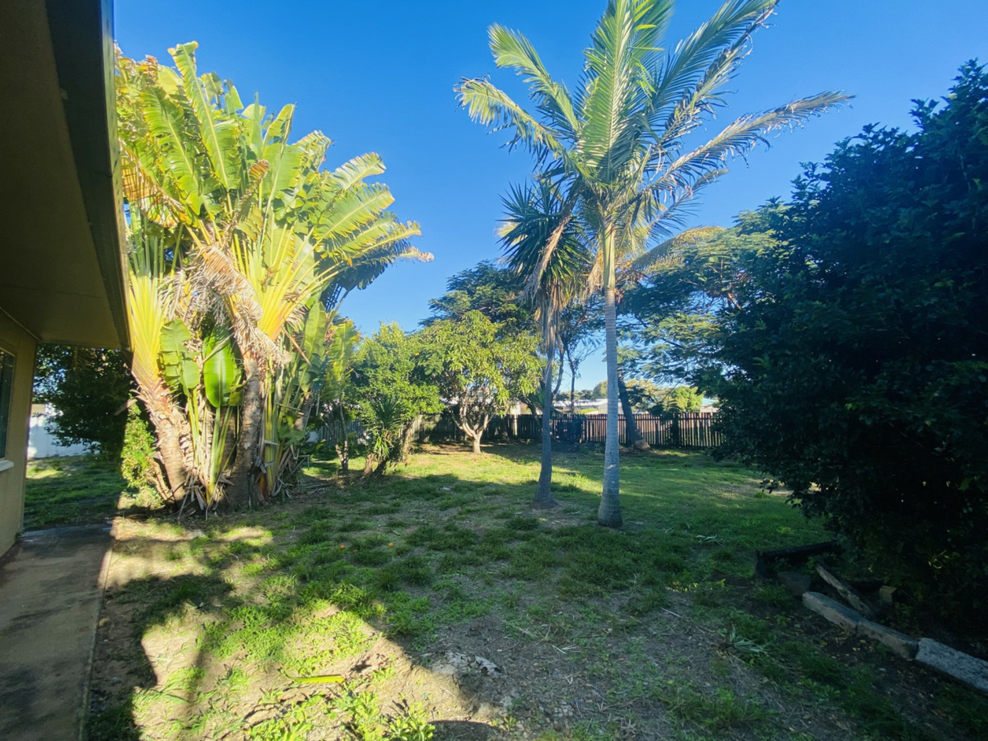15 Palm Court, MOORE PARK BEACH