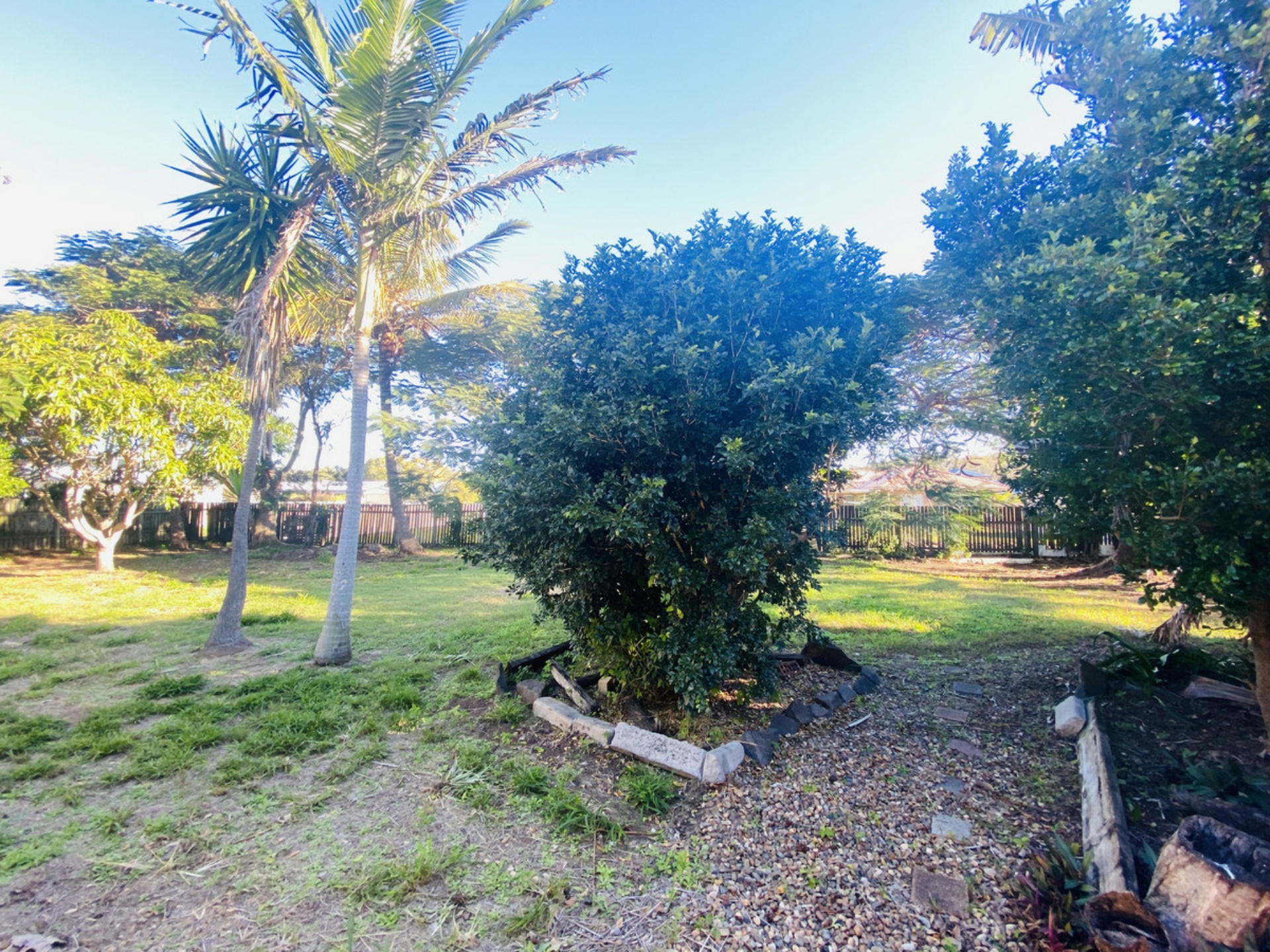 15 Palm Court, MOORE PARK BEACH