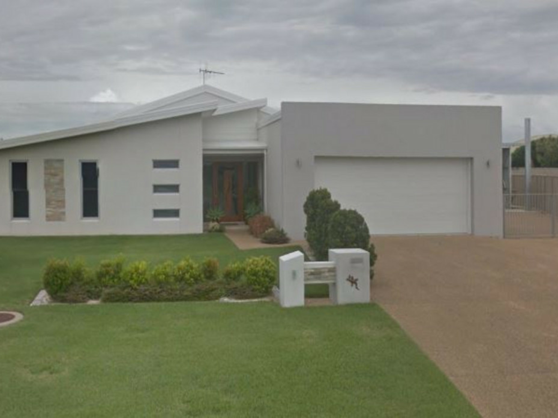 8 Tulipwood Place Coral Cove QLD