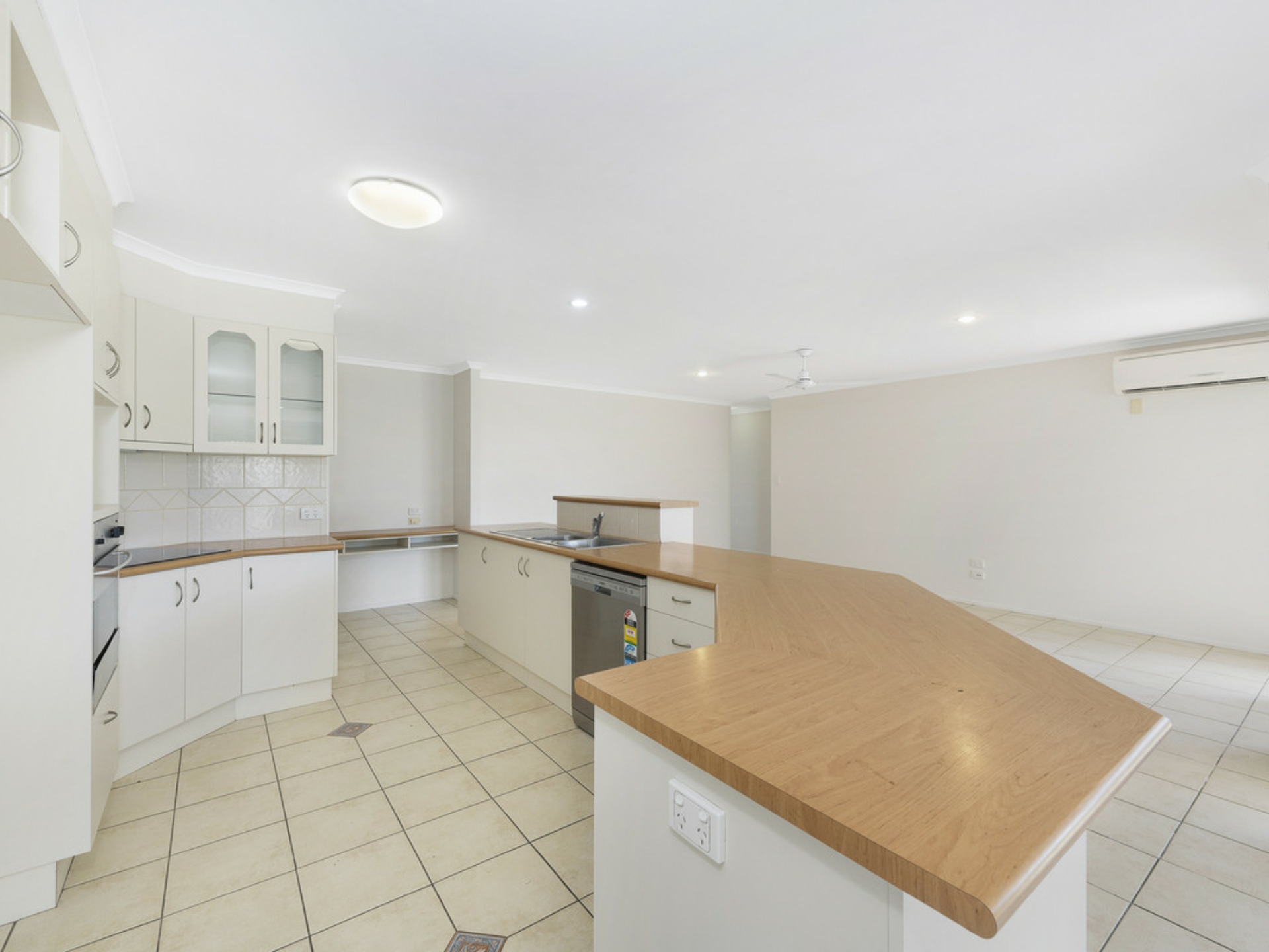 26 Chancellor Drive, AVENELL HEIGHTS