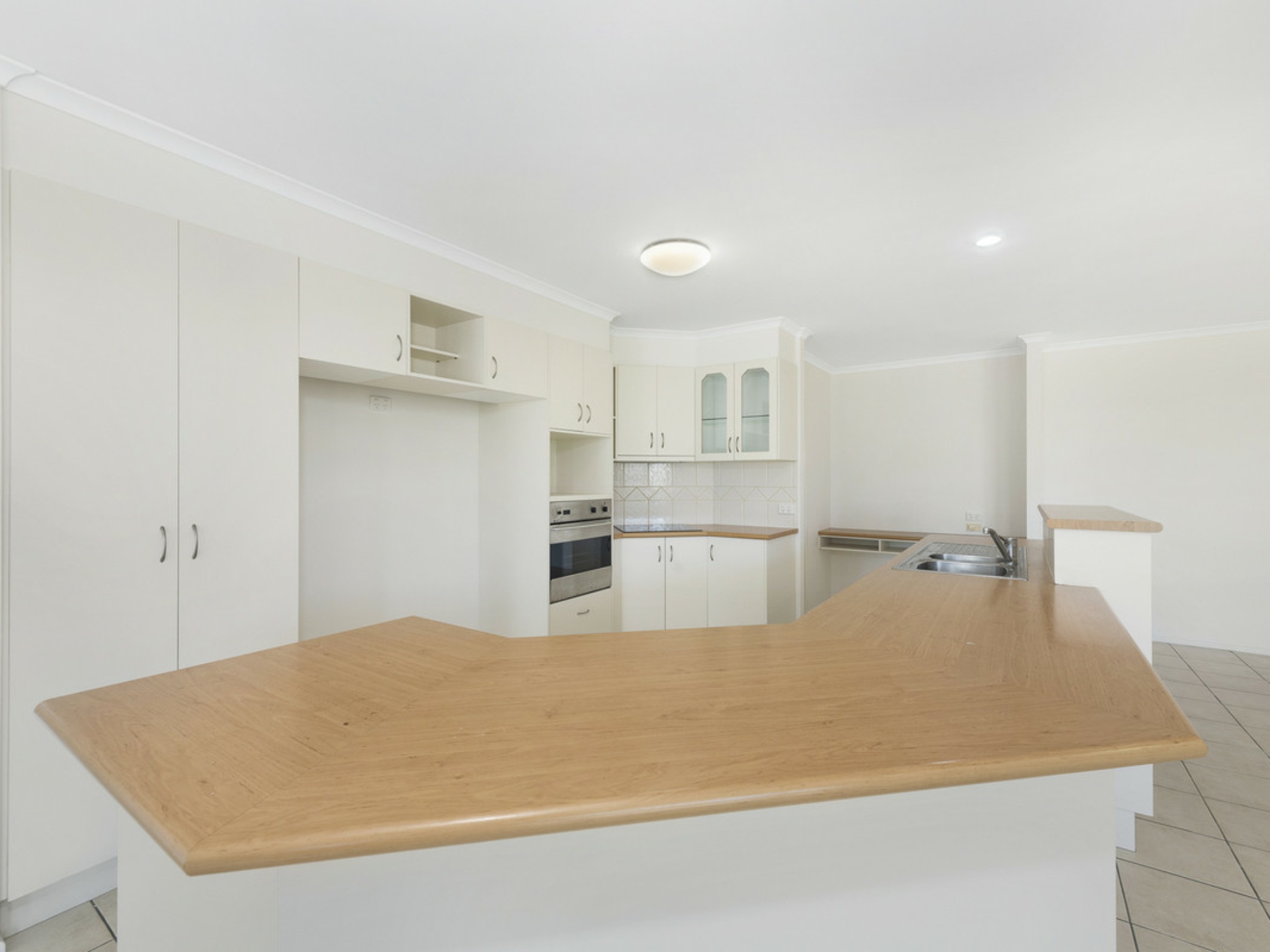 26 Chancellor Drive, AVENELL HEIGHTS