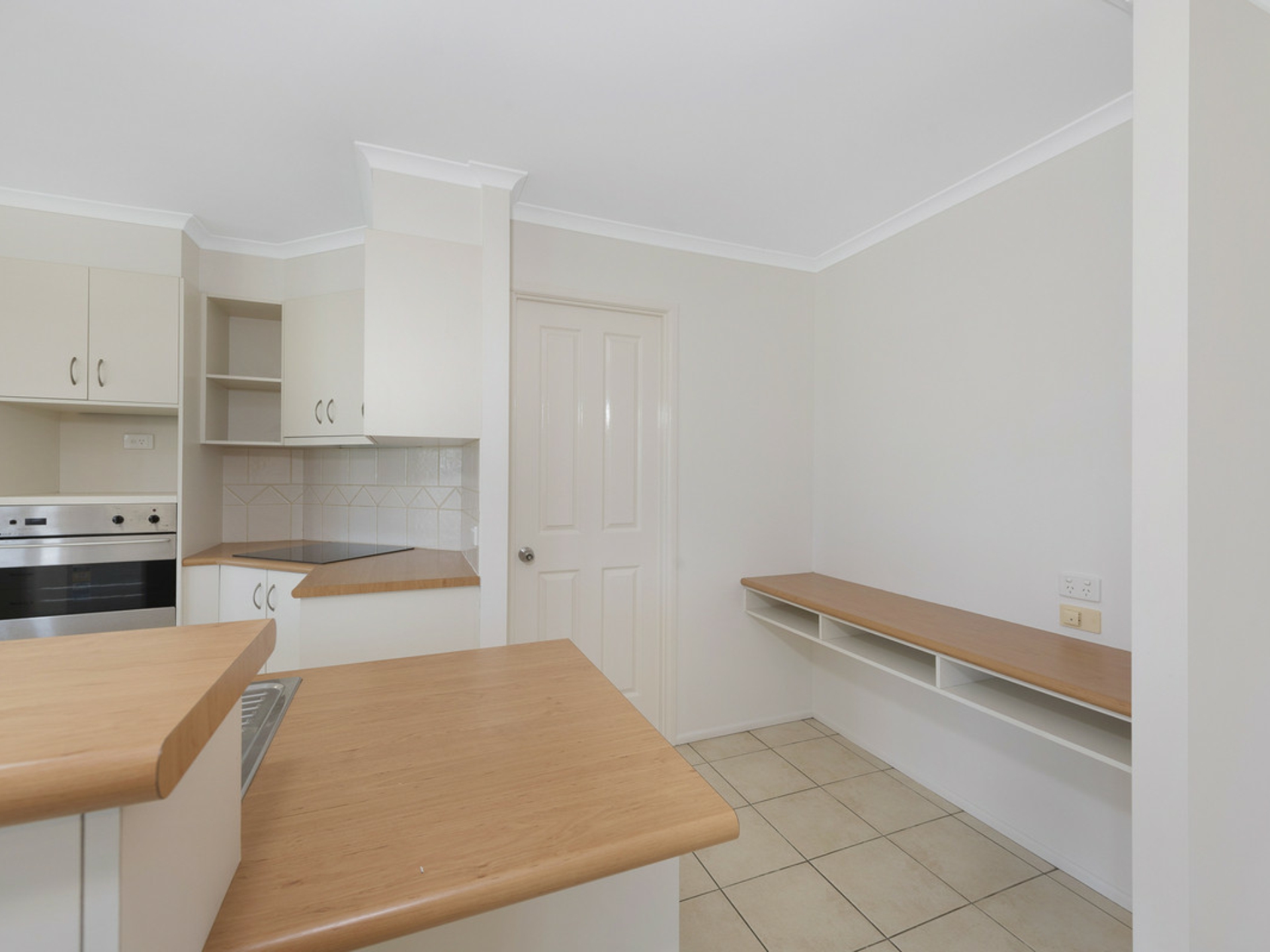 26 Chancellor Drive, AVENELL HEIGHTS