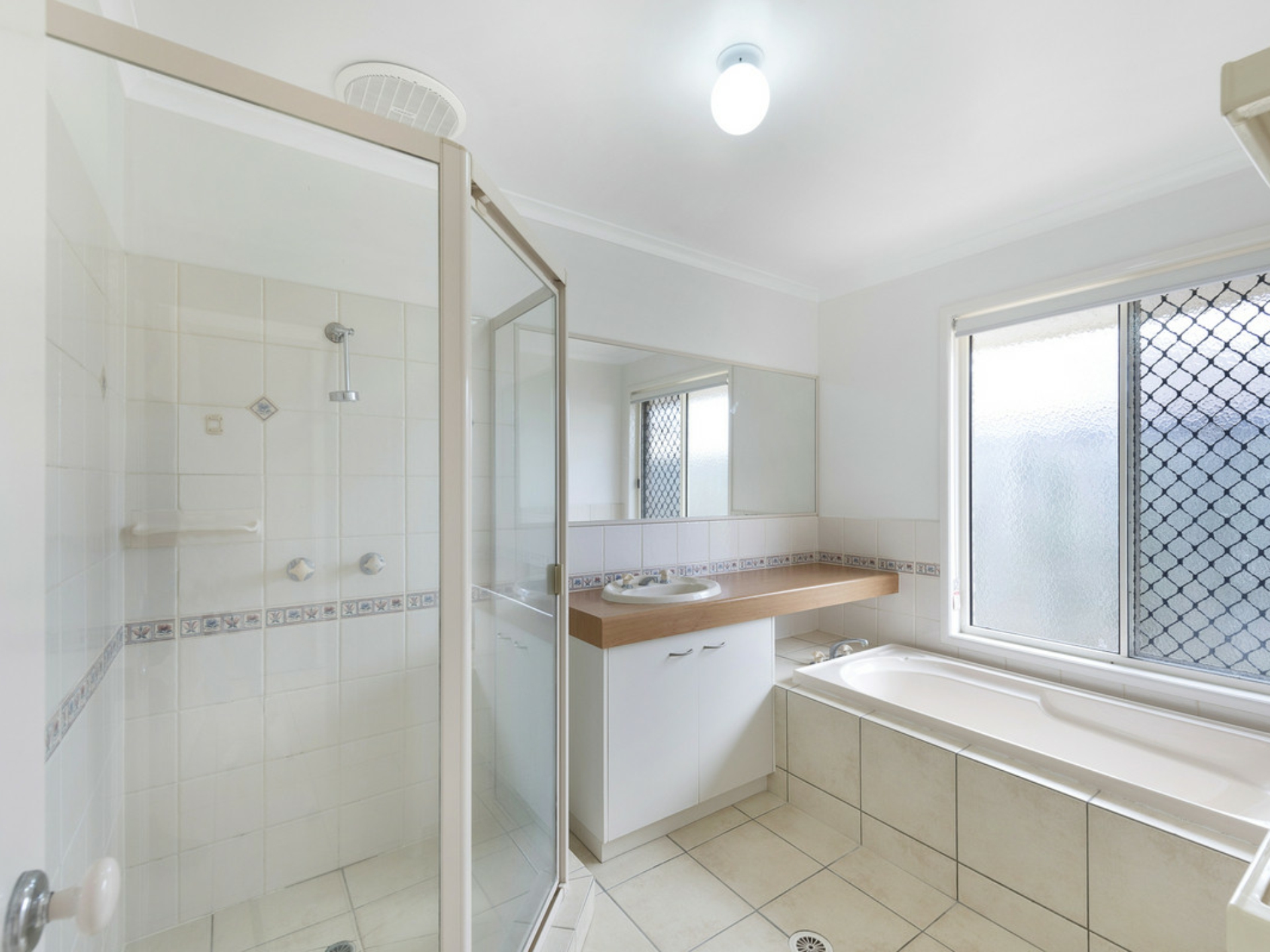 26 Chancellor Drive, AVENELL HEIGHTS