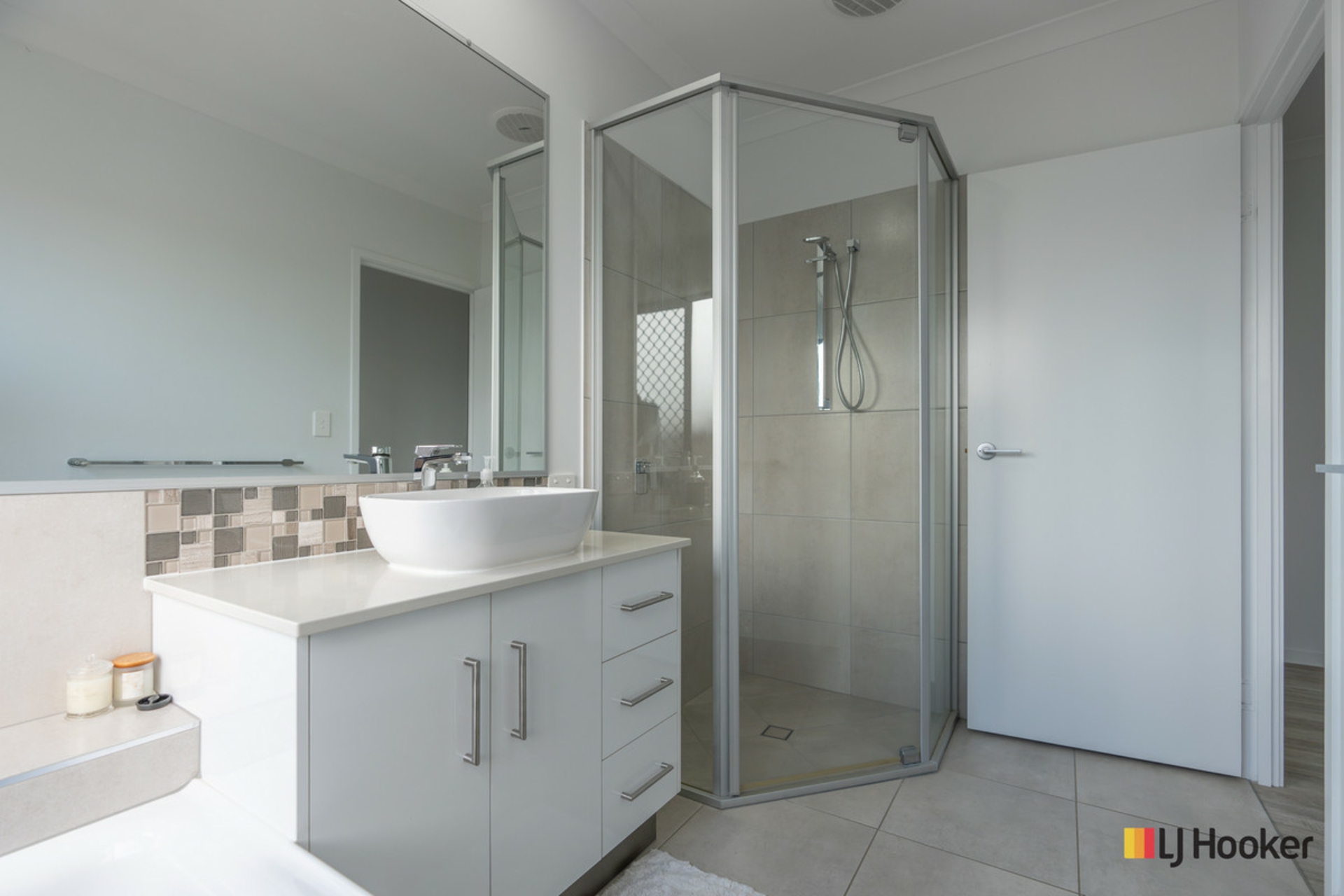 190 Barolin Esplanade, CORAL COVE