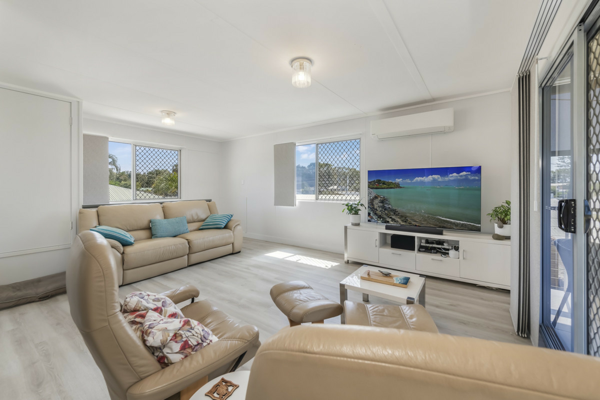 19 Club Avenue,, MOORE PARK BEACH