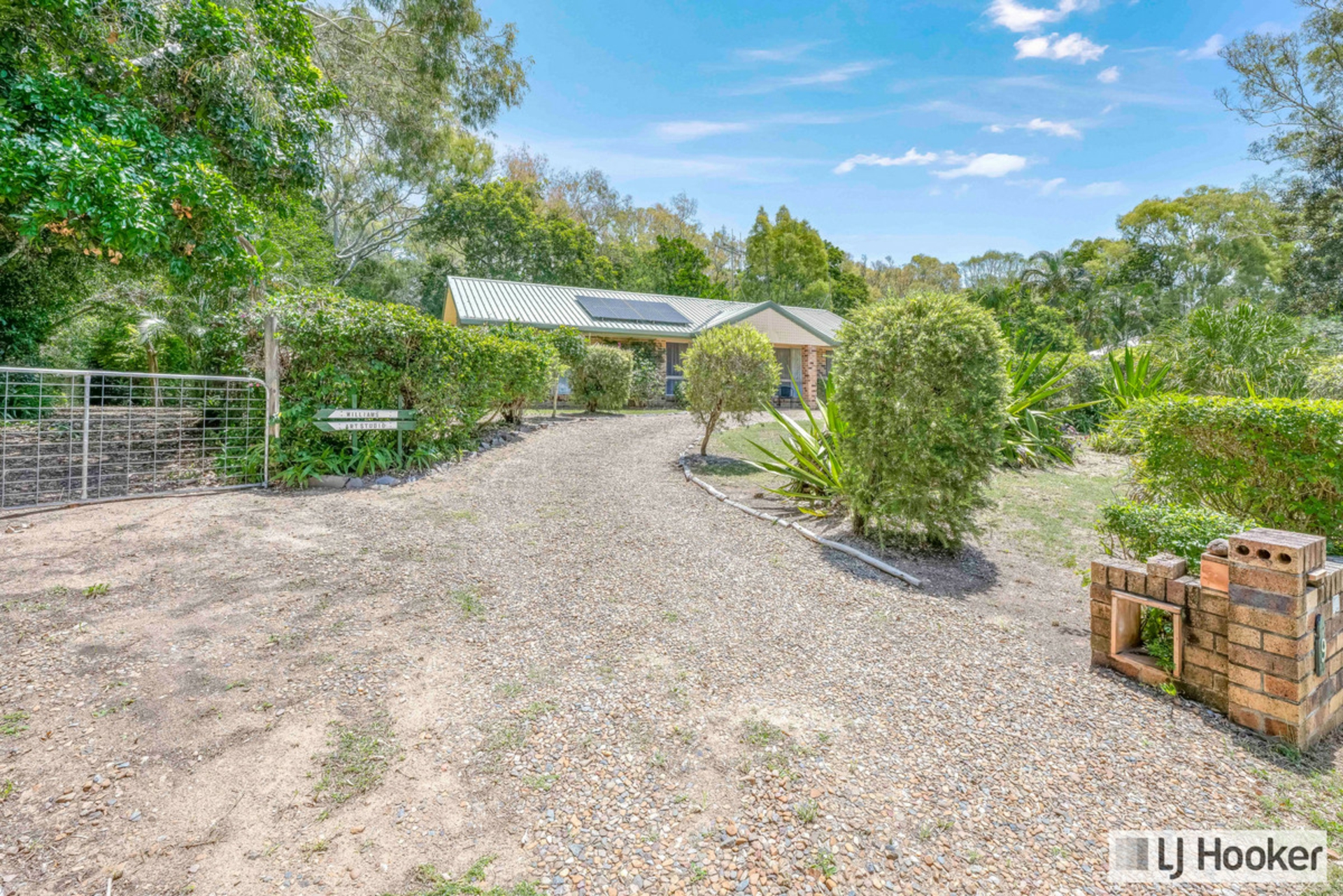 9 Plum Tree Crescent, MOORE PARK BEACH