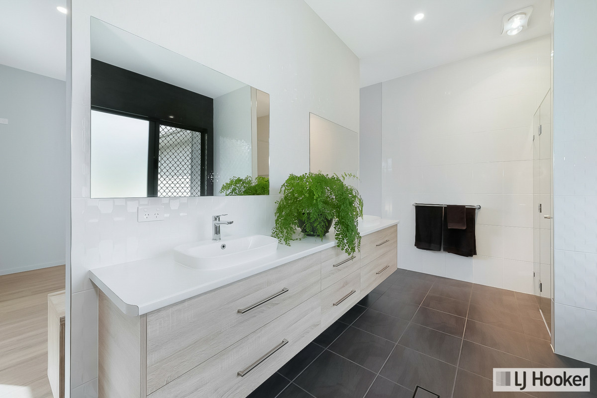 18 Sylvan Drive,, MOORE PARK BEACH