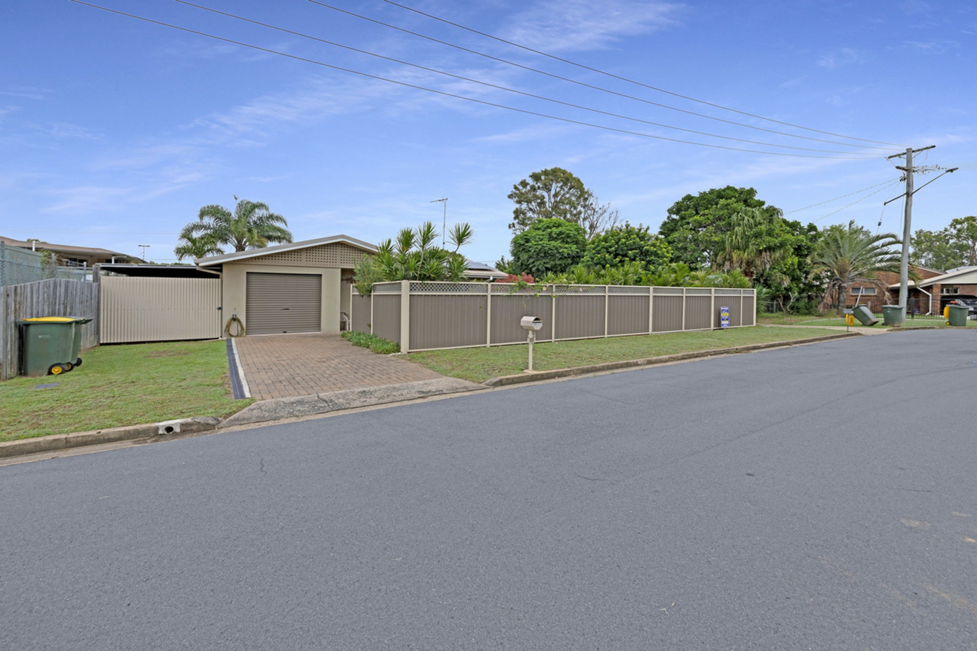 17 Poinciana Court, MOORE PARK BEACH