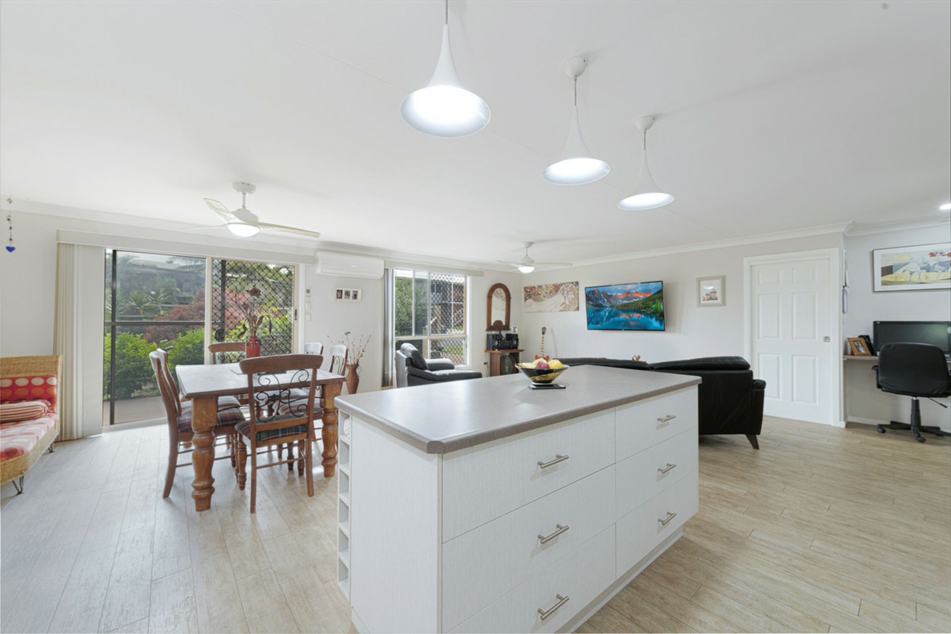 17 Poinciana Court, MOORE PARK BEACH