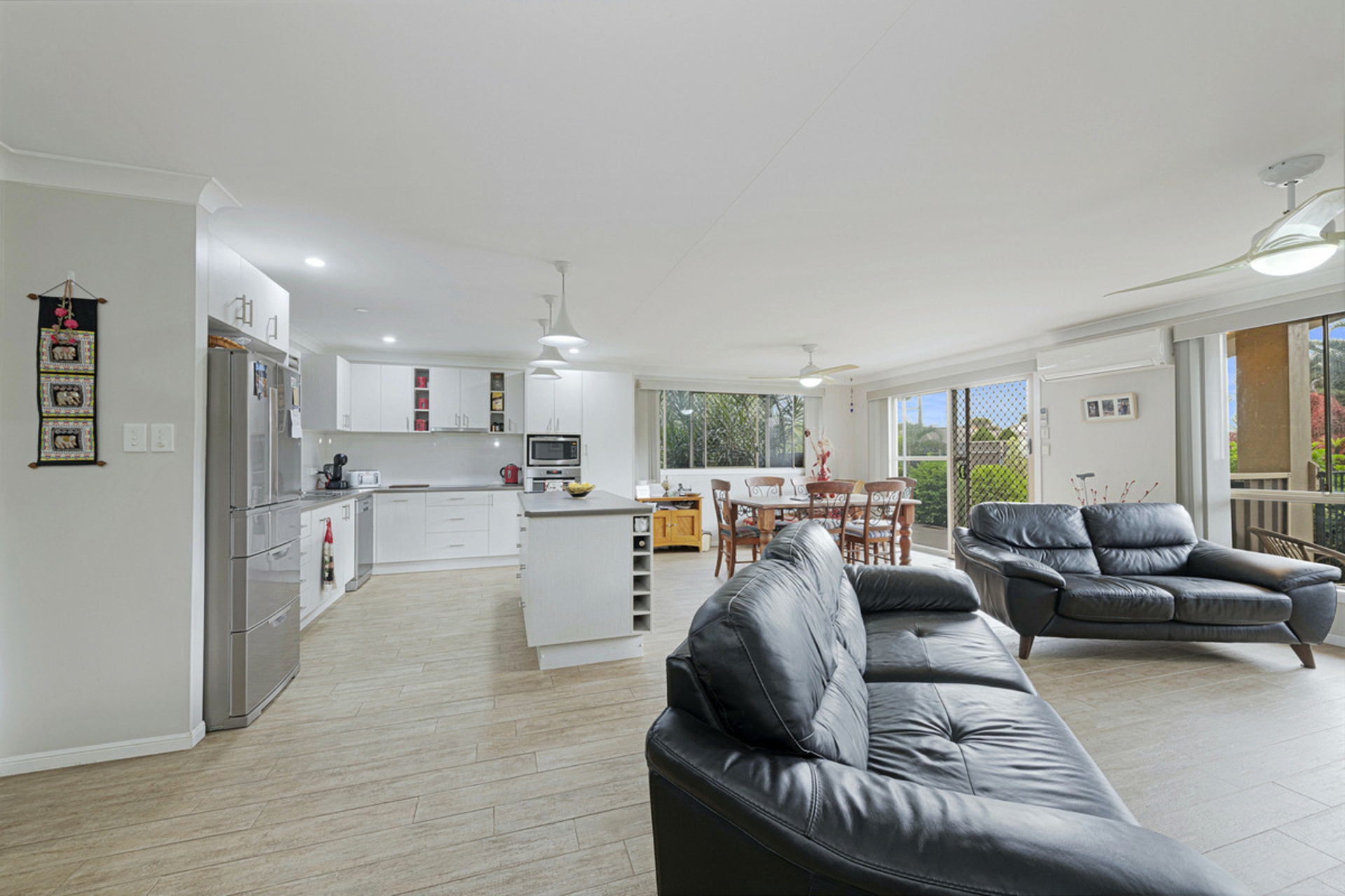 17 Poinciana Court, MOORE PARK BEACH