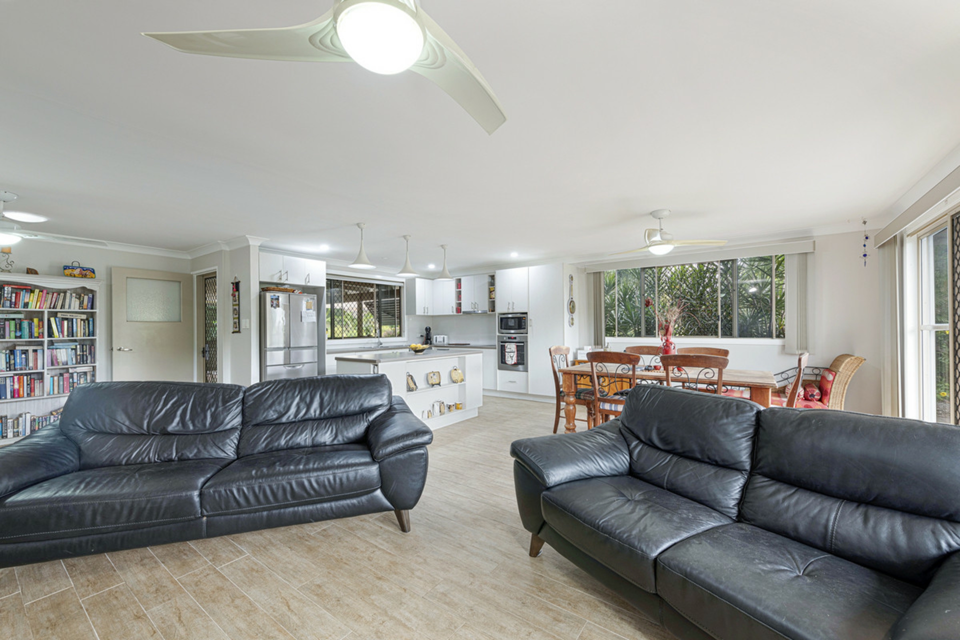 17 Poinciana Court, MOORE PARK BEACH