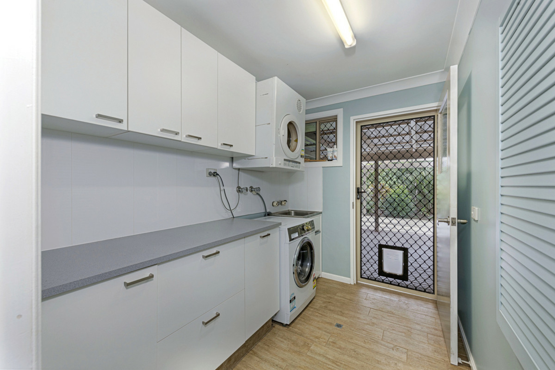 17 Poinciana Court, MOORE PARK BEACH