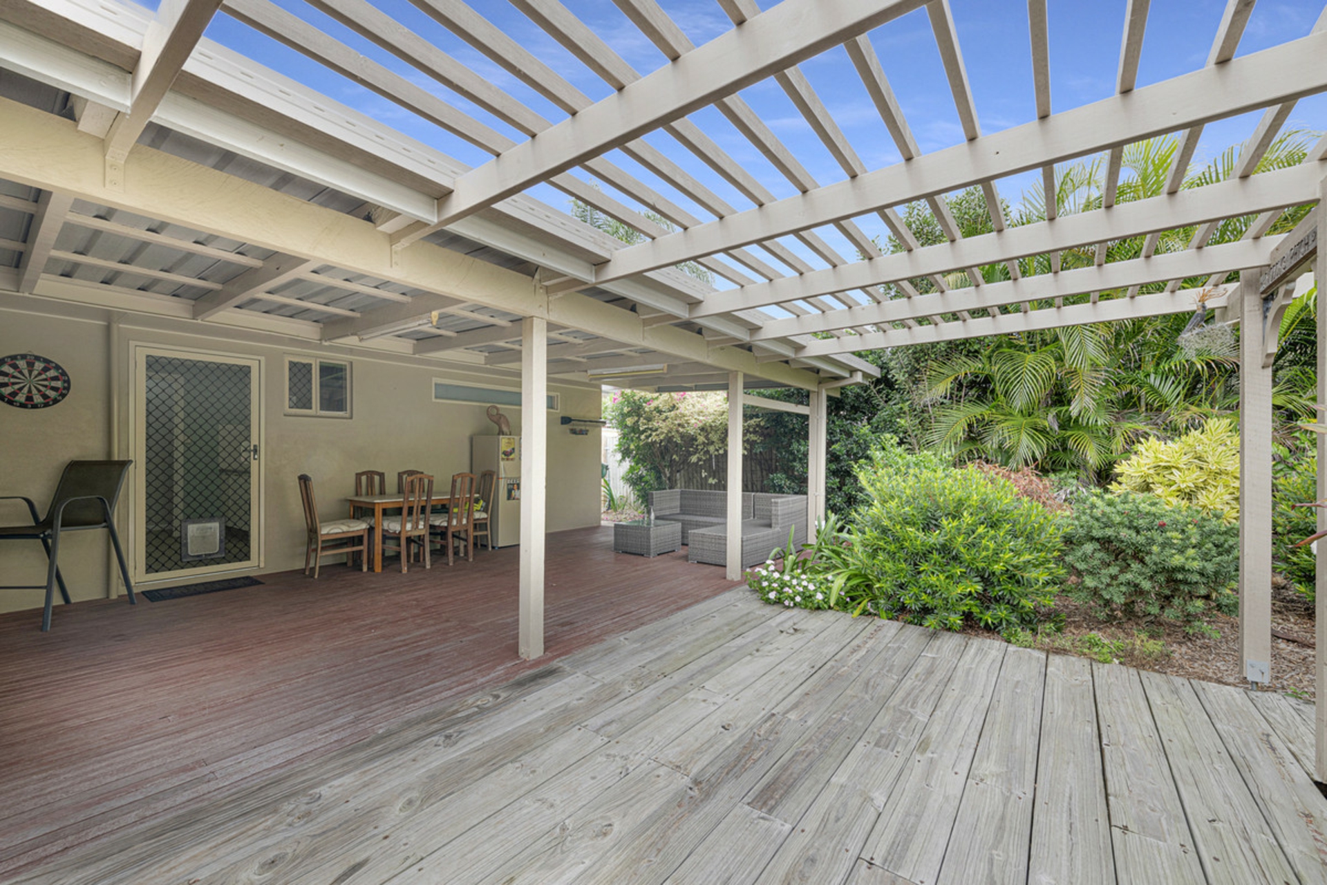 17 Poinciana Court, MOORE PARK BEACH