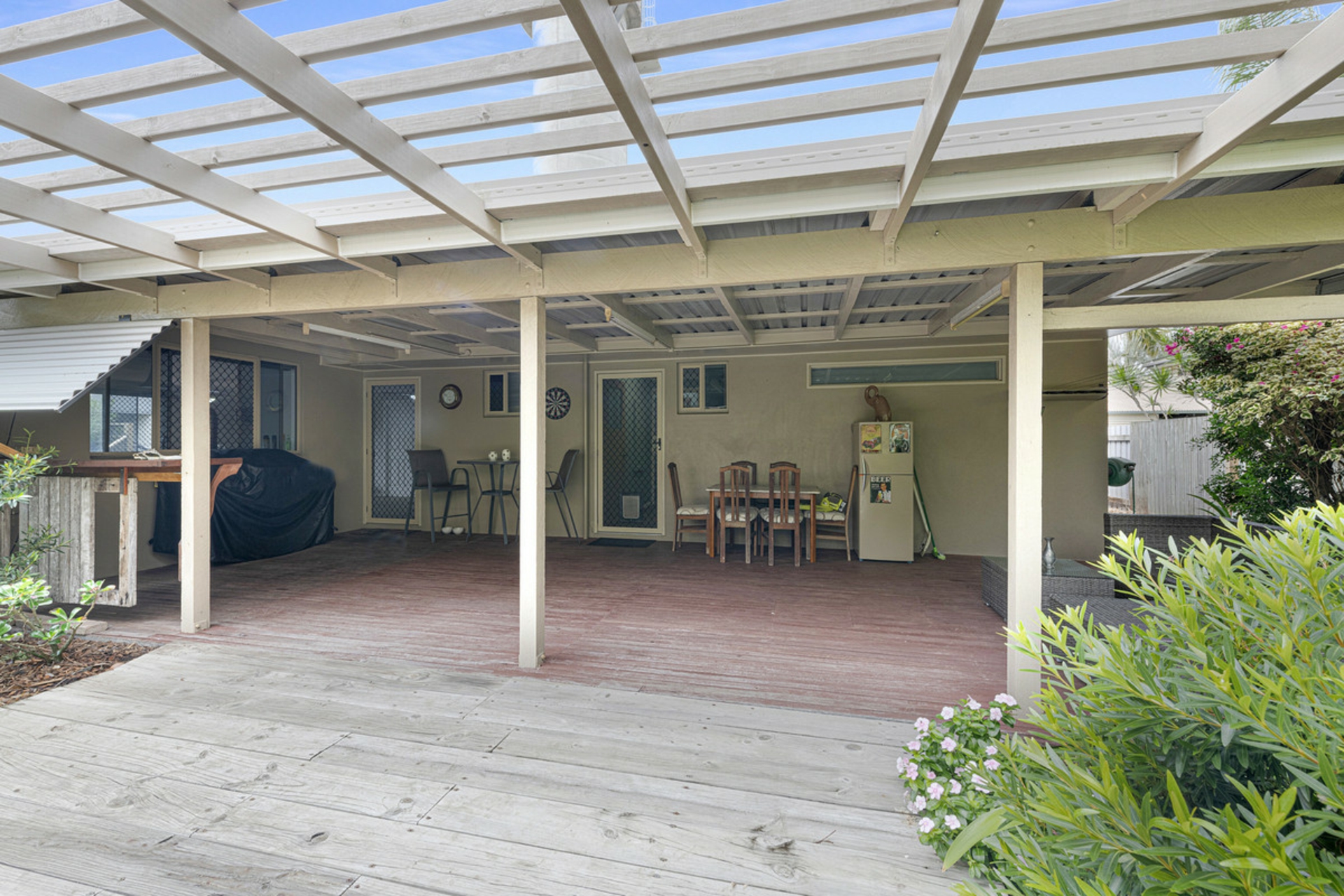 17 Poinciana Court, MOORE PARK BEACH