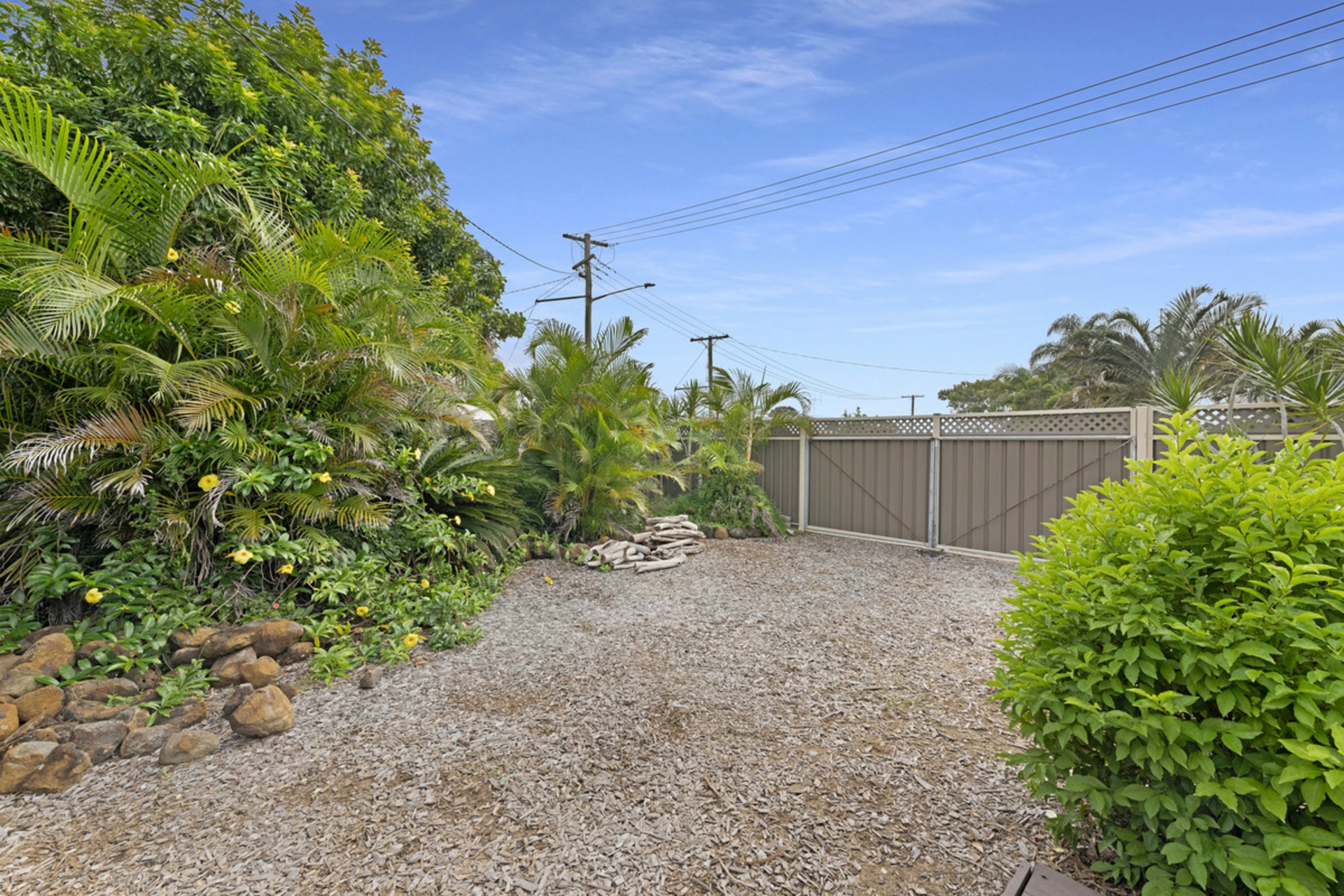 17 Poinciana Court, MOORE PARK BEACH