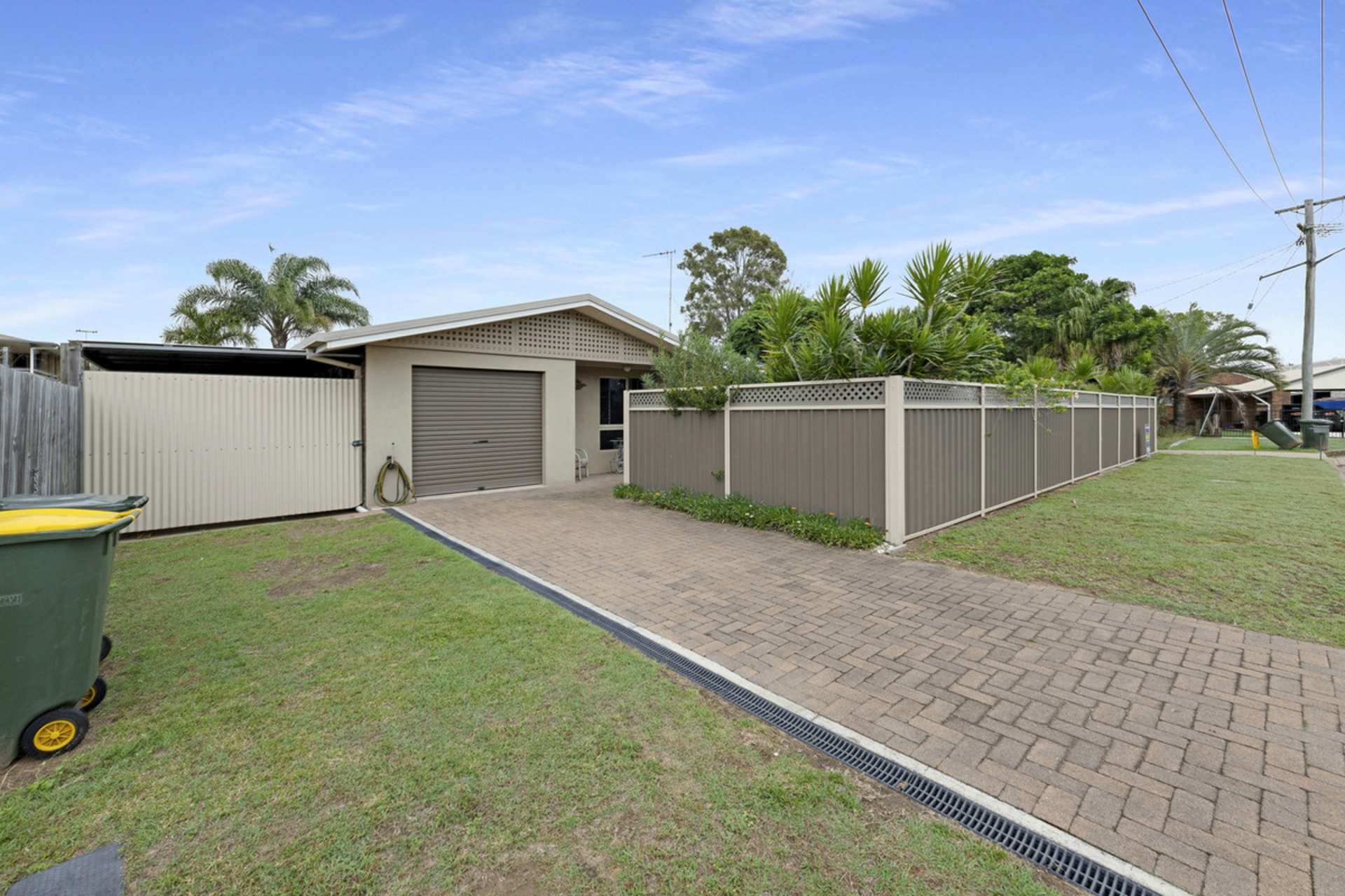 17 Poinciana Court, MOORE PARK BEACH