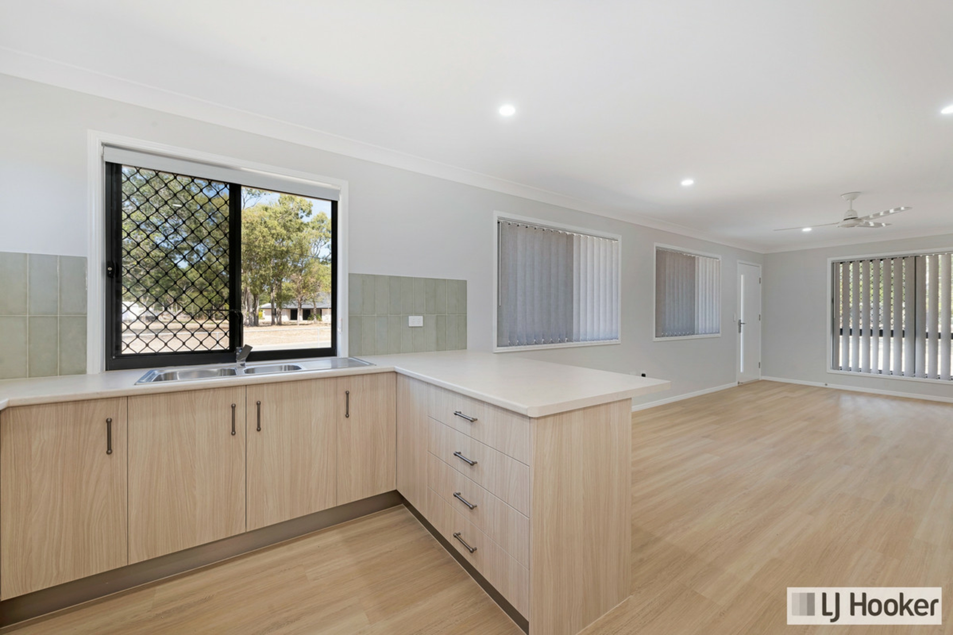 Moore Park Beach, 4670
