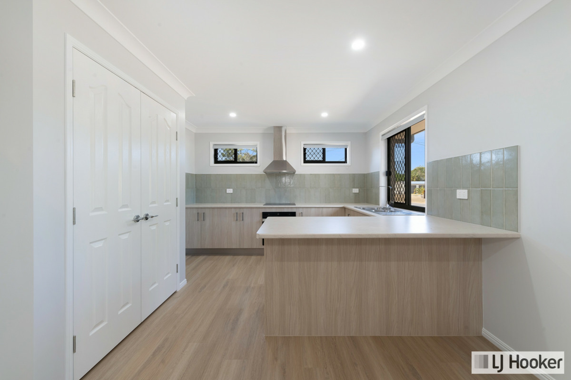 Moore Park Beach, 4670
