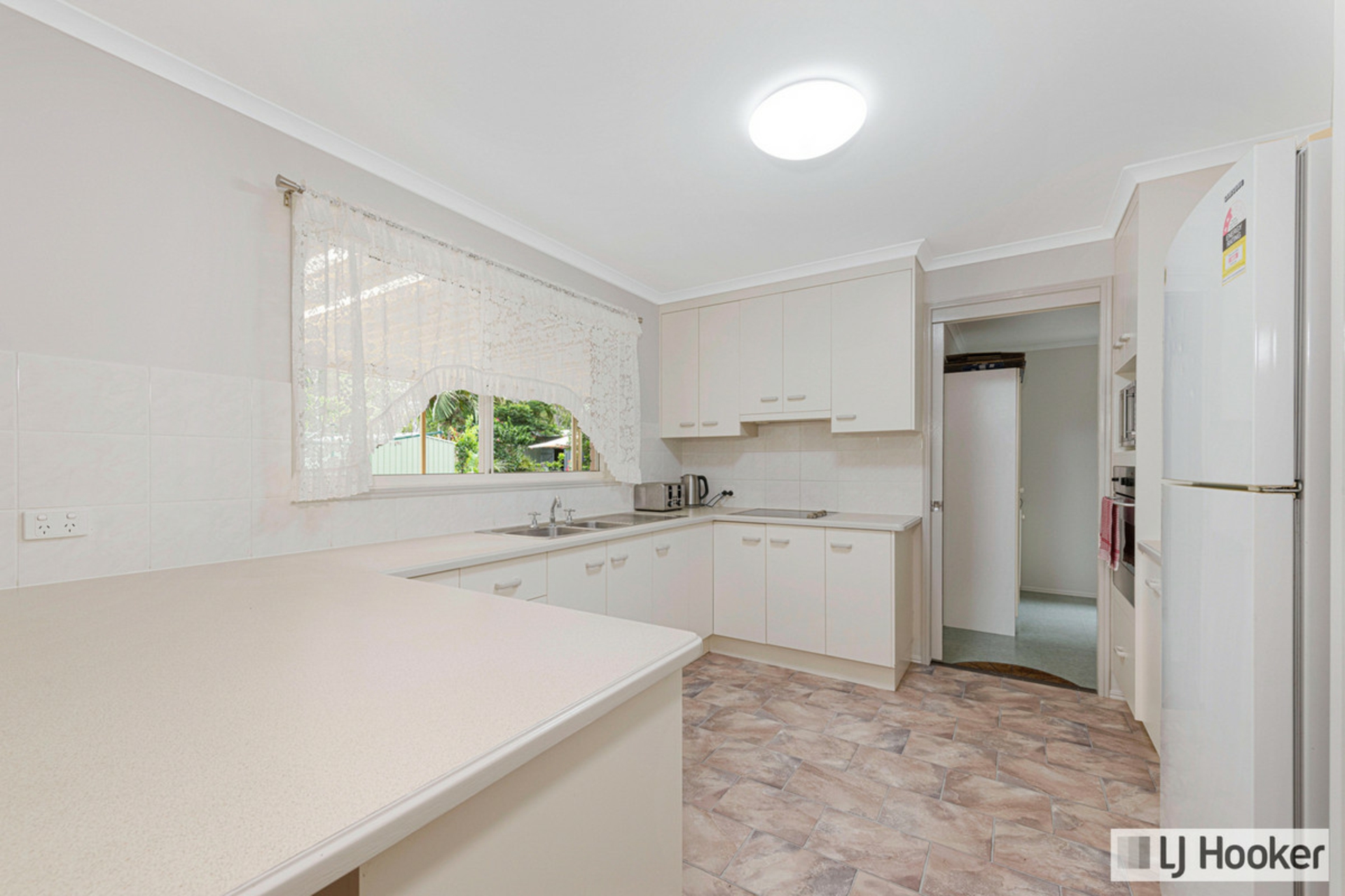 26 Lagoon Drive, MOORE PARK BEACH