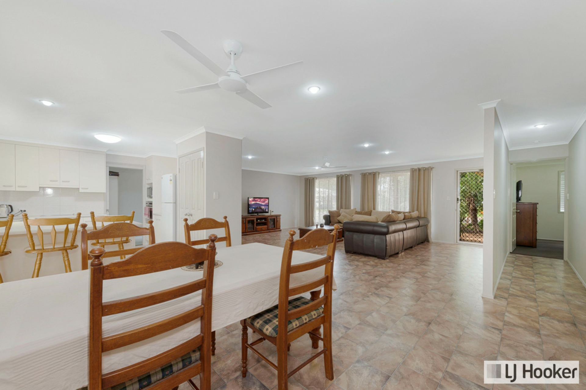 26 Lagoon Drive, MOORE PARK BEACH