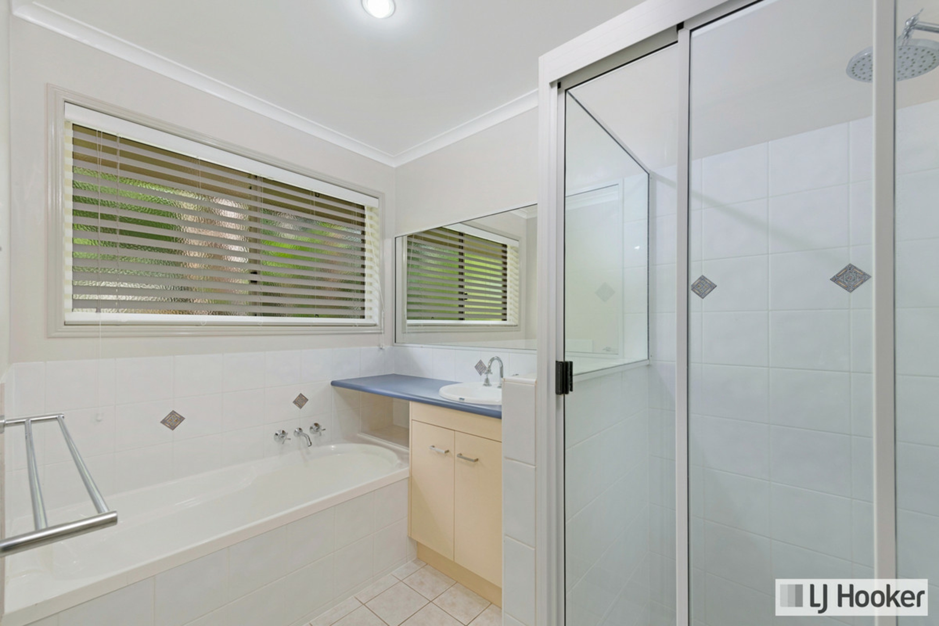 26 Lagoon Drive, MOORE PARK BEACH
