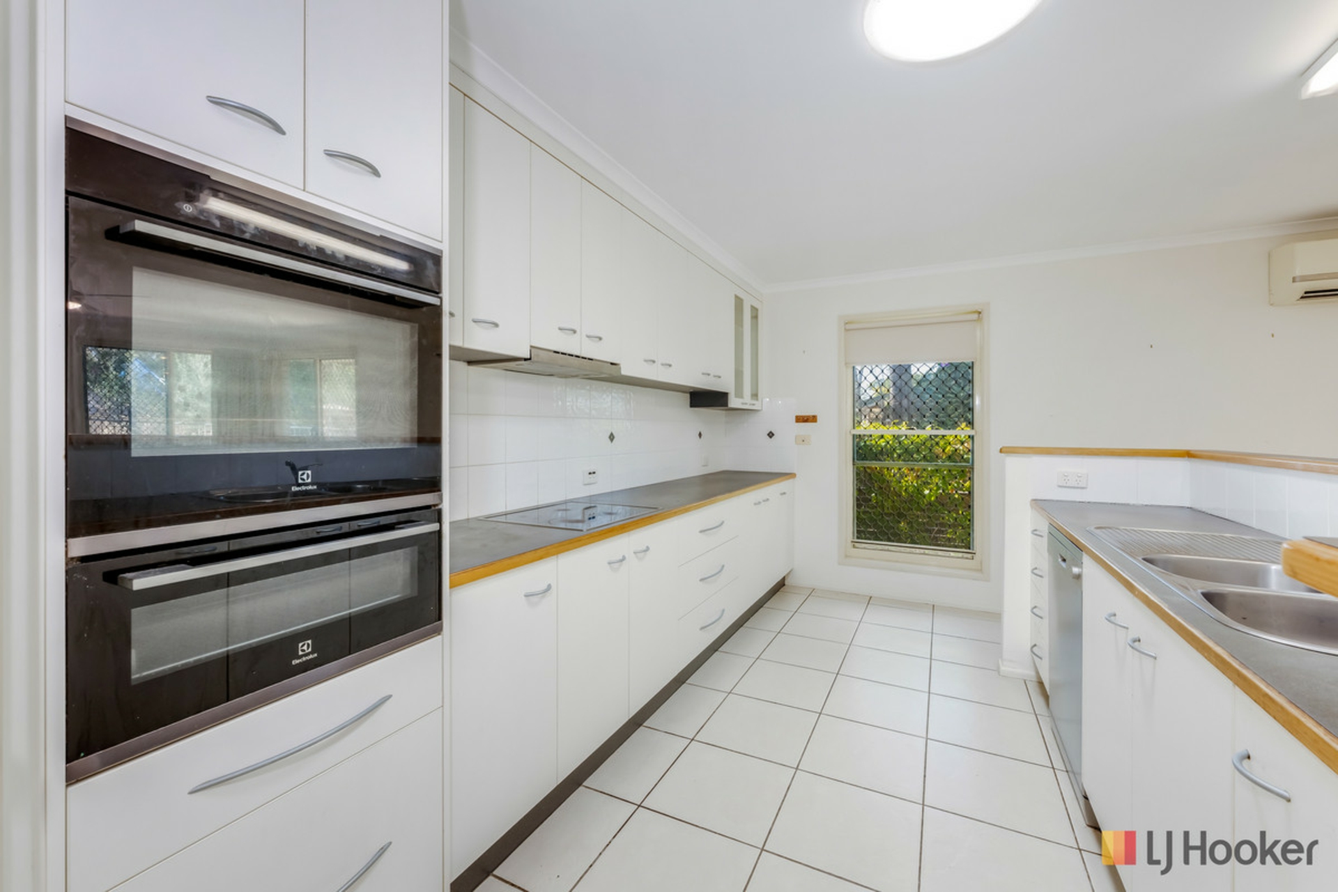 28 Acacia Street — photo 6 of 30